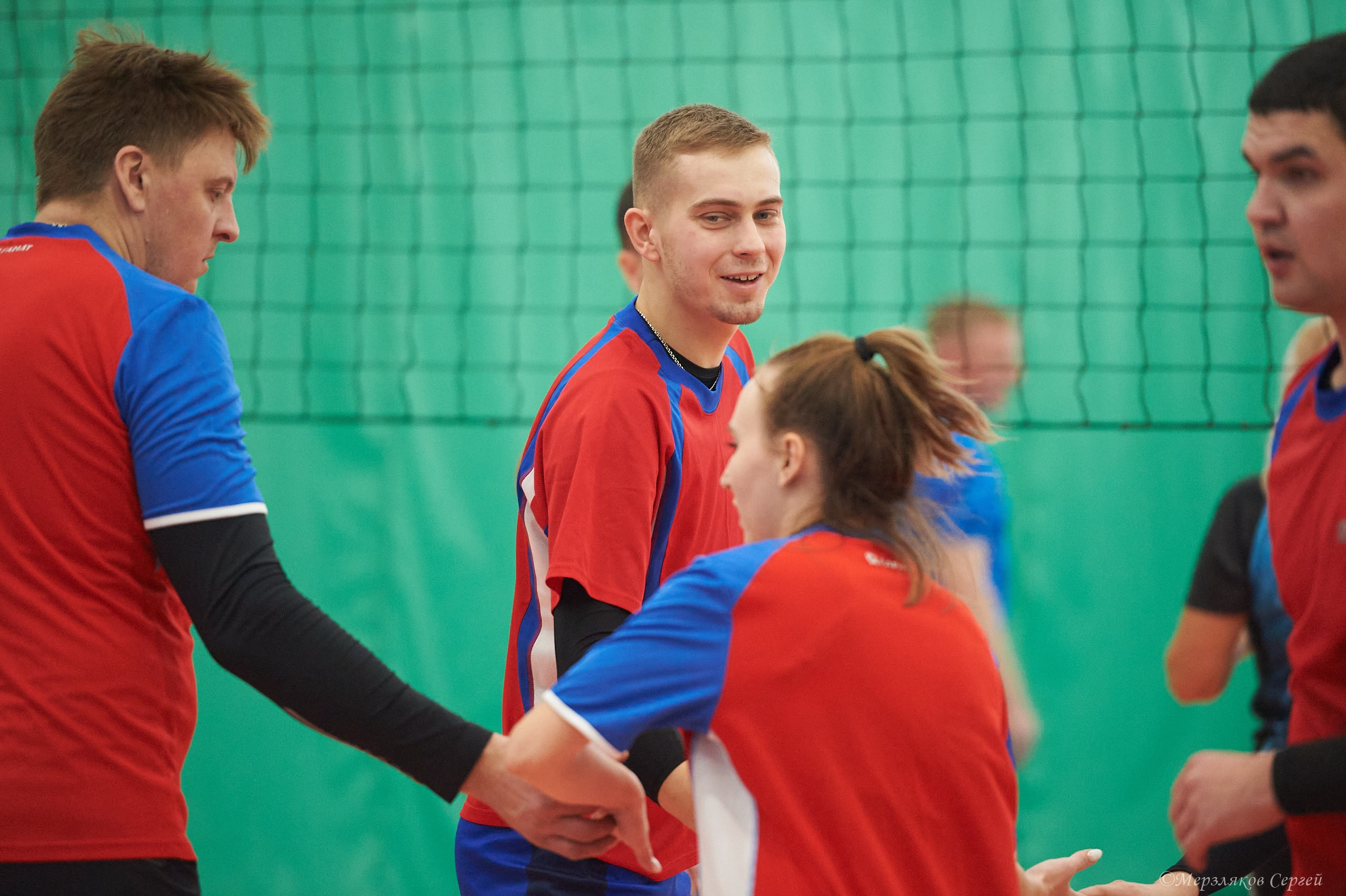 Новогодний волейбольный турнир. Ижевск. 16.12.23. Спортивный репортажный фотограф в Ижевске Сергей Мерзляков