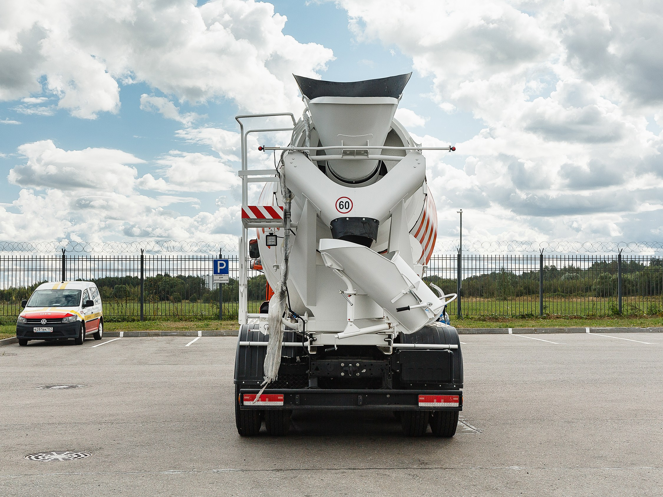 Автомобильный фотограф в СПб. Репортажная фотосъёмка в Санкт-Петербурге. Фотограф на мероприятие: выставки, презентации, автогонки. Фото для сайта, отчётов и публикации в сми. Профессиональный фотограф Сергей Пушкин. Промышленная фотосъёмка. Автопром. Фотосъёмка авто и спецтехники. Профессиональные фото большегрузов.