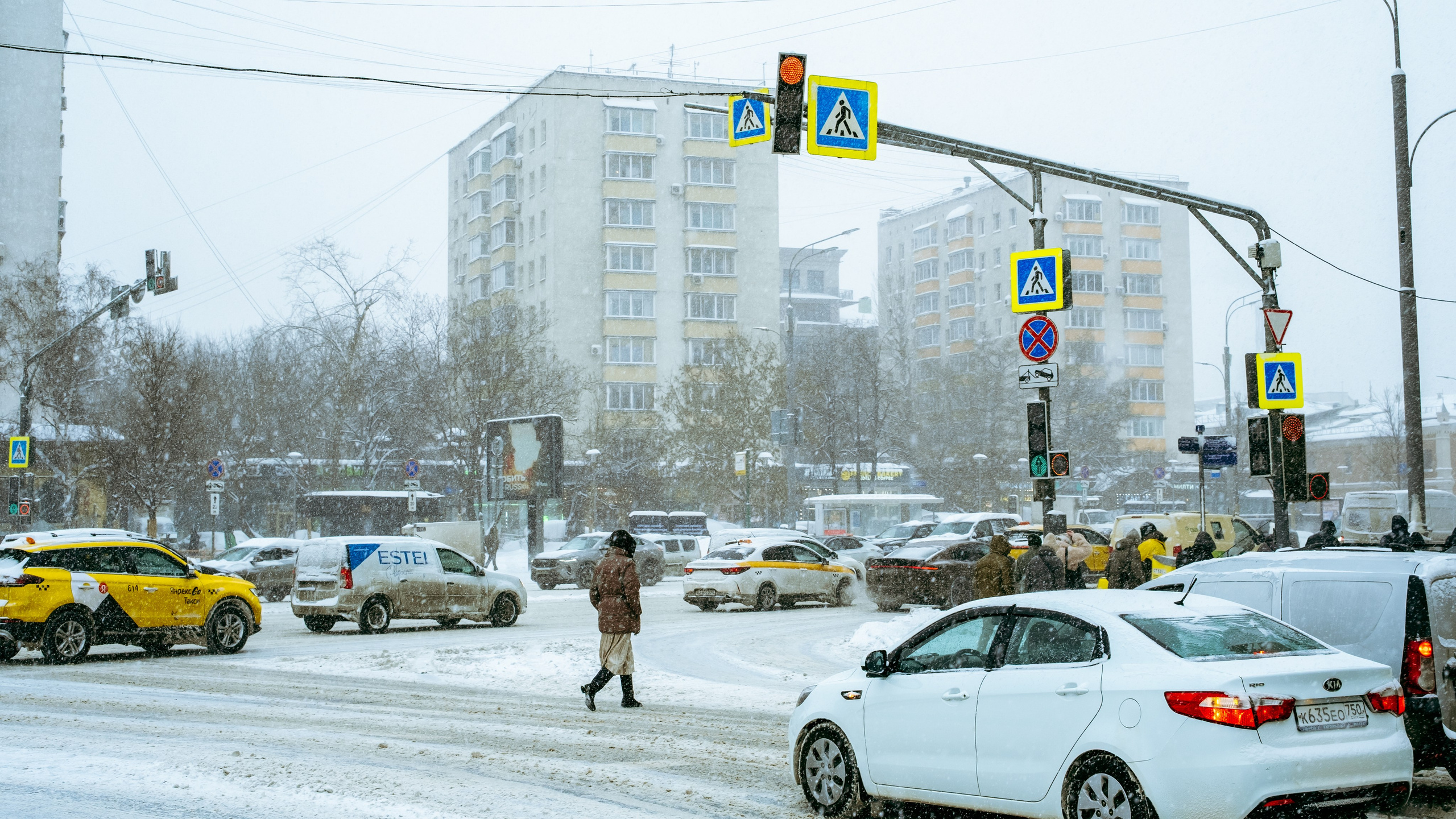 Street: снежная Москва