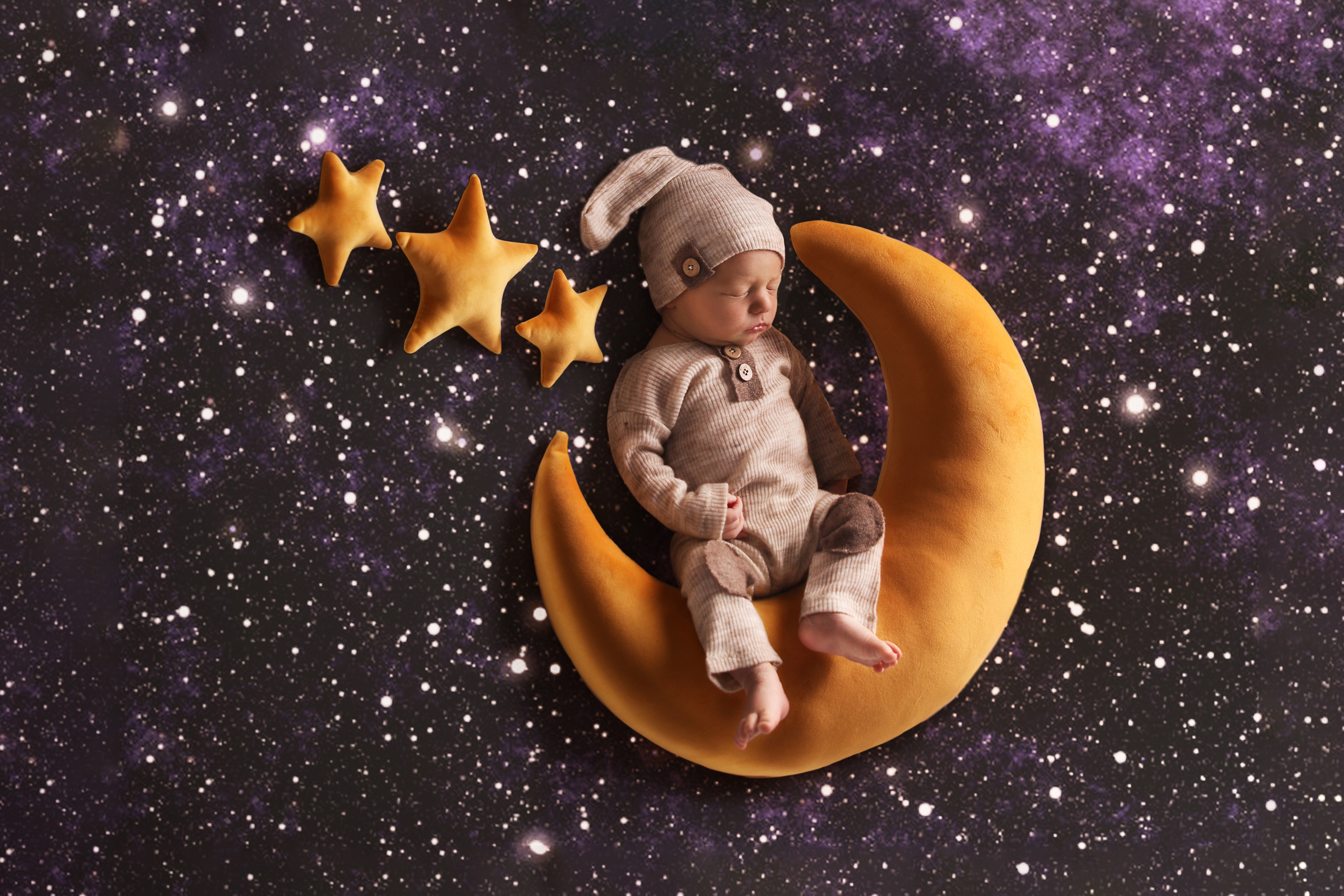 фотосессия новорожденных, желтая луна, newborn, 