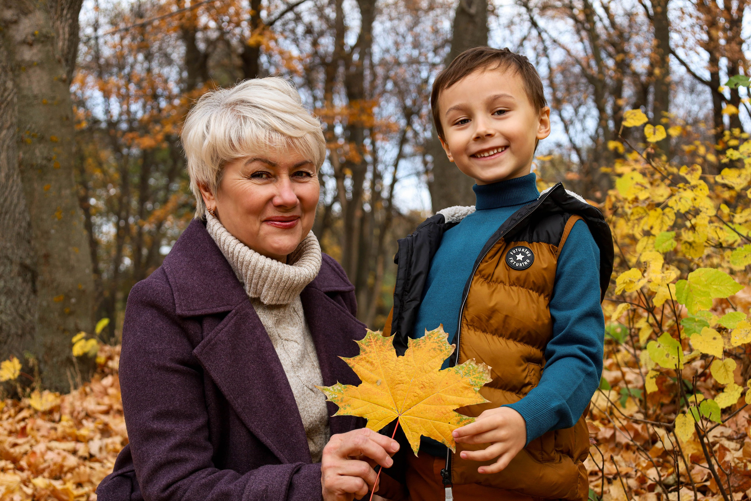 осенняя фотосессия пикник бабушка с внуком