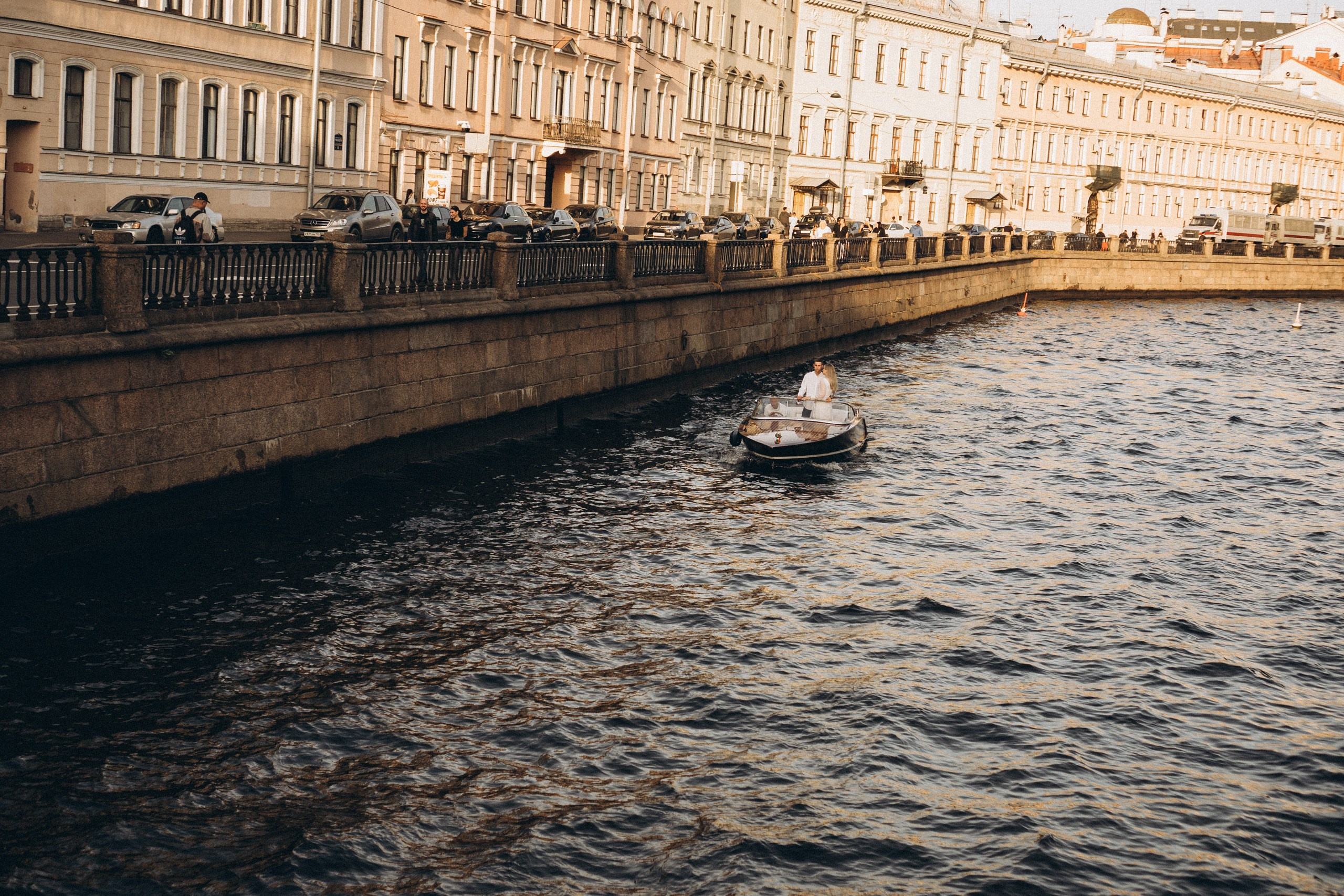 СВАДЕНБНАЯ СЬЕМКА НА КАТЕРЕ ПО КАНАЛАМ САНКТ-ПЕТЕРБУРГА И В АКВАТОРИИ НЕВЫ. Профессиональный фотограф, Санкт-Петербург — Виктория Богомолова