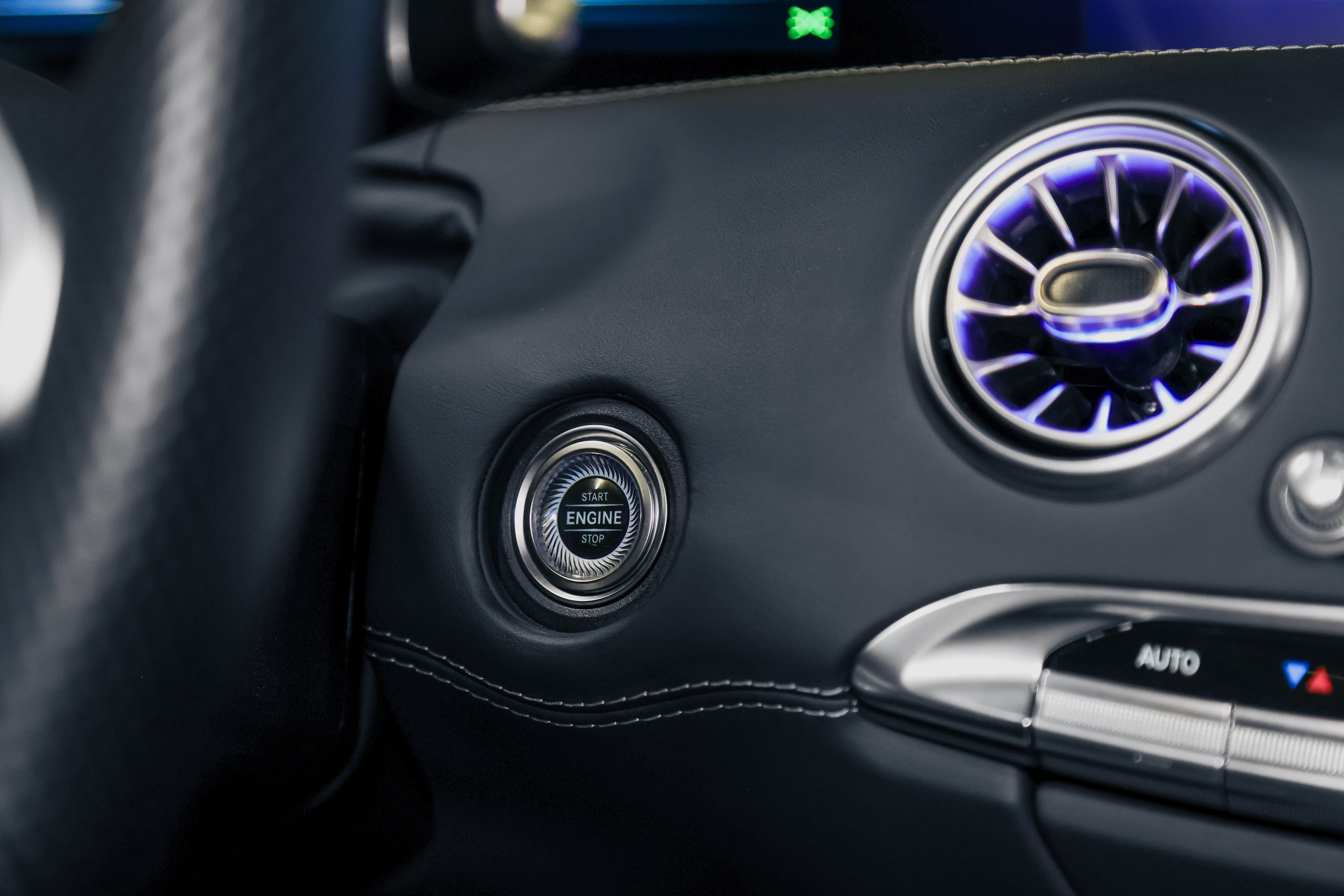 2020 MERCEDES BENZ S63 AMG WHITE ON BLACK $145,000 / 27,100 KM ODOMETER. Mixturecaptures