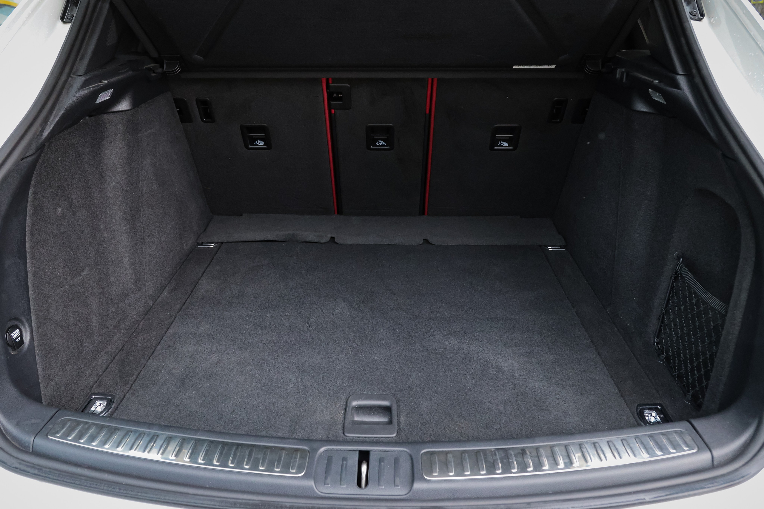 2021 PORSCHE MACAN S. Mixturecaptures