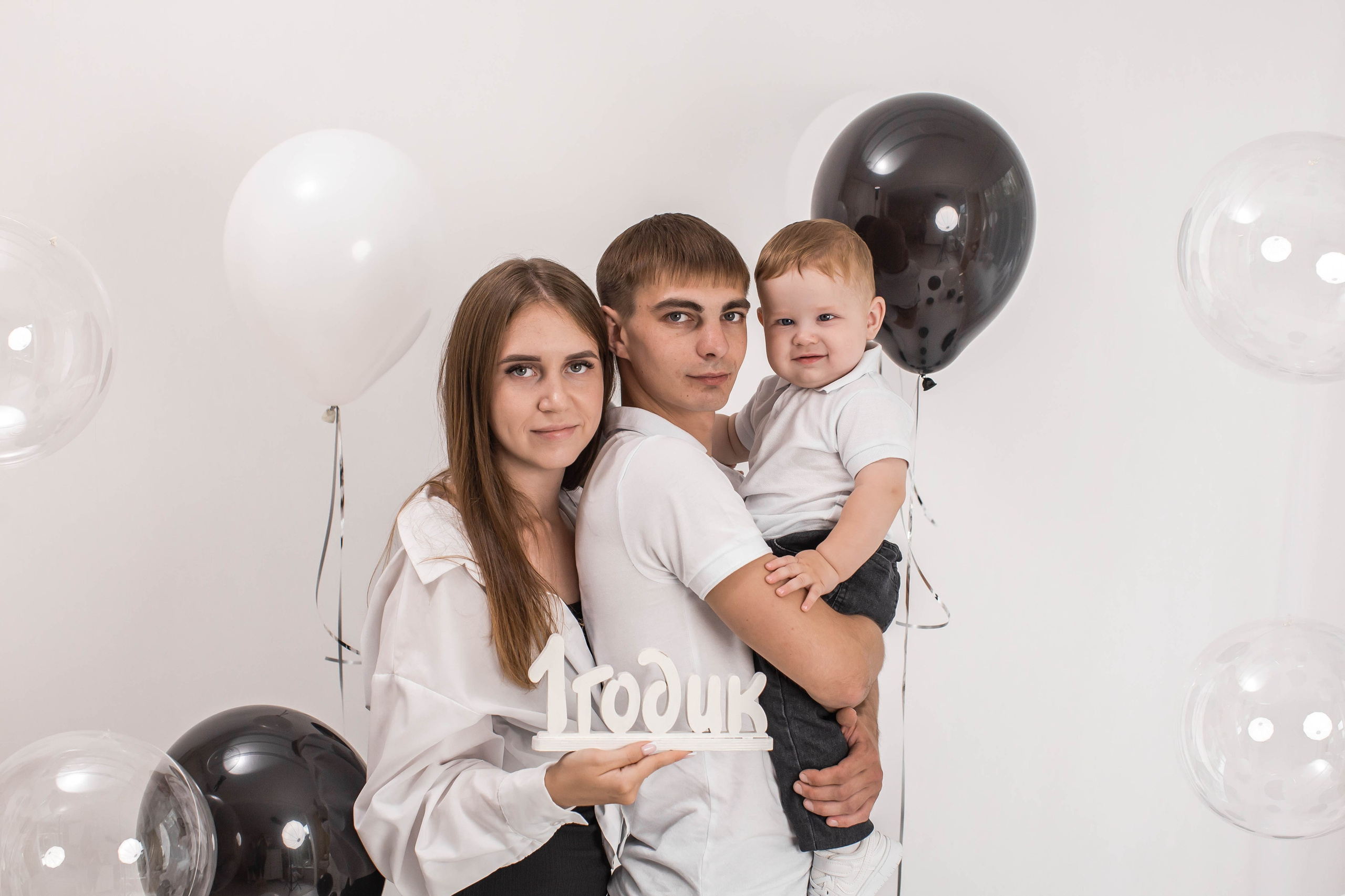 На светлом фоне от 3 лет и старше (разные варианты). Детский семейный фотограф на первый годик город Новосибирск Дымова Светлана пакеты всё включено 1-3 года
