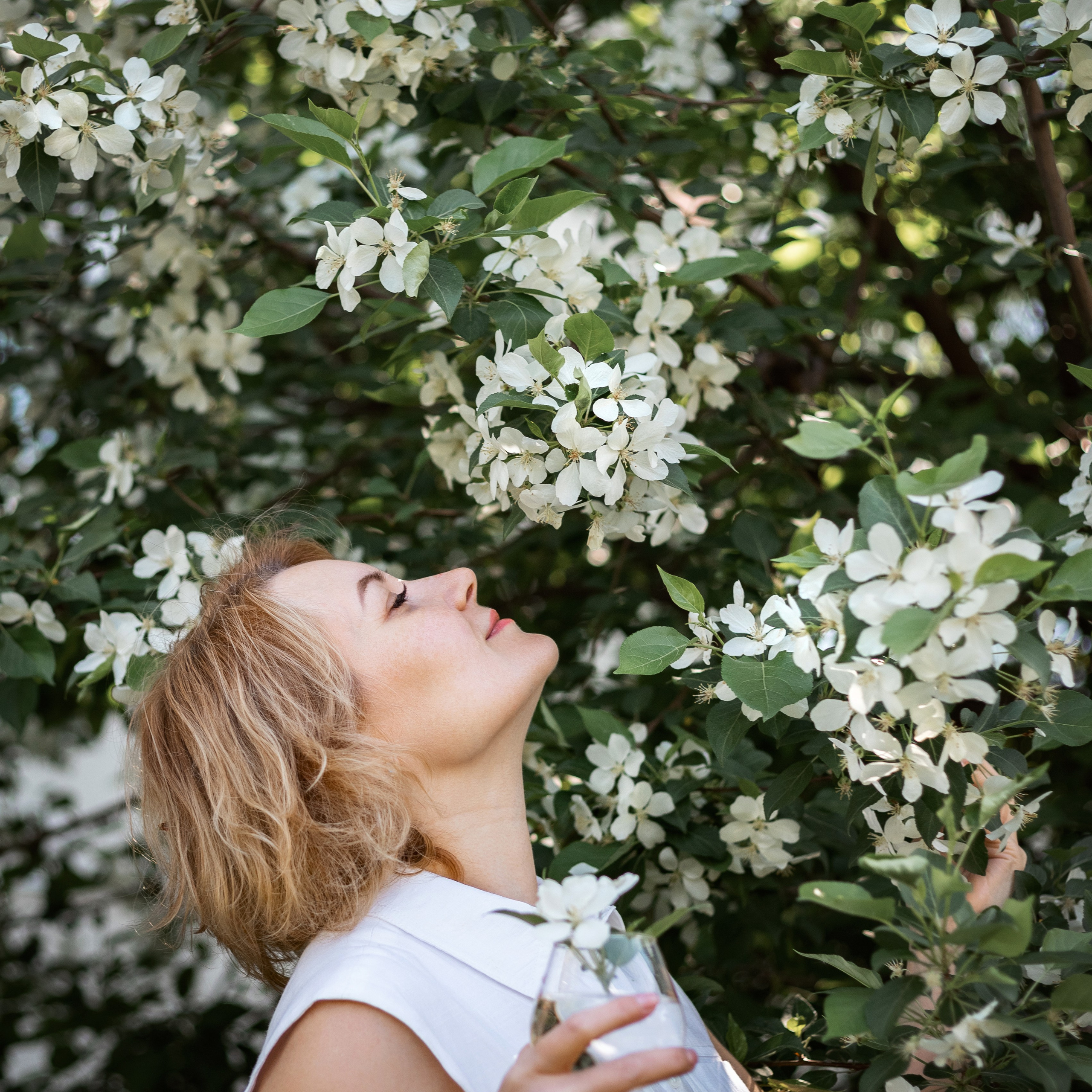 Цветение яблони 2023. Фотограф Пермь. Свадьбы. Семья и дети, школа, д. сад. Фотокниги