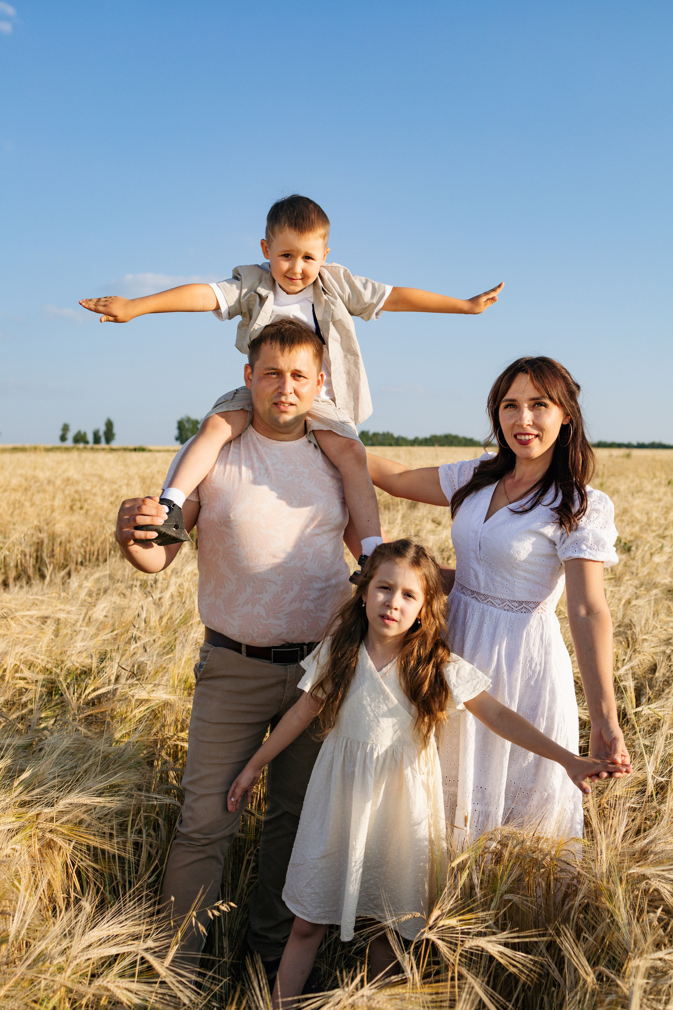 Анастасия, Денис, Дарина, Матвей. Ваш фотограф