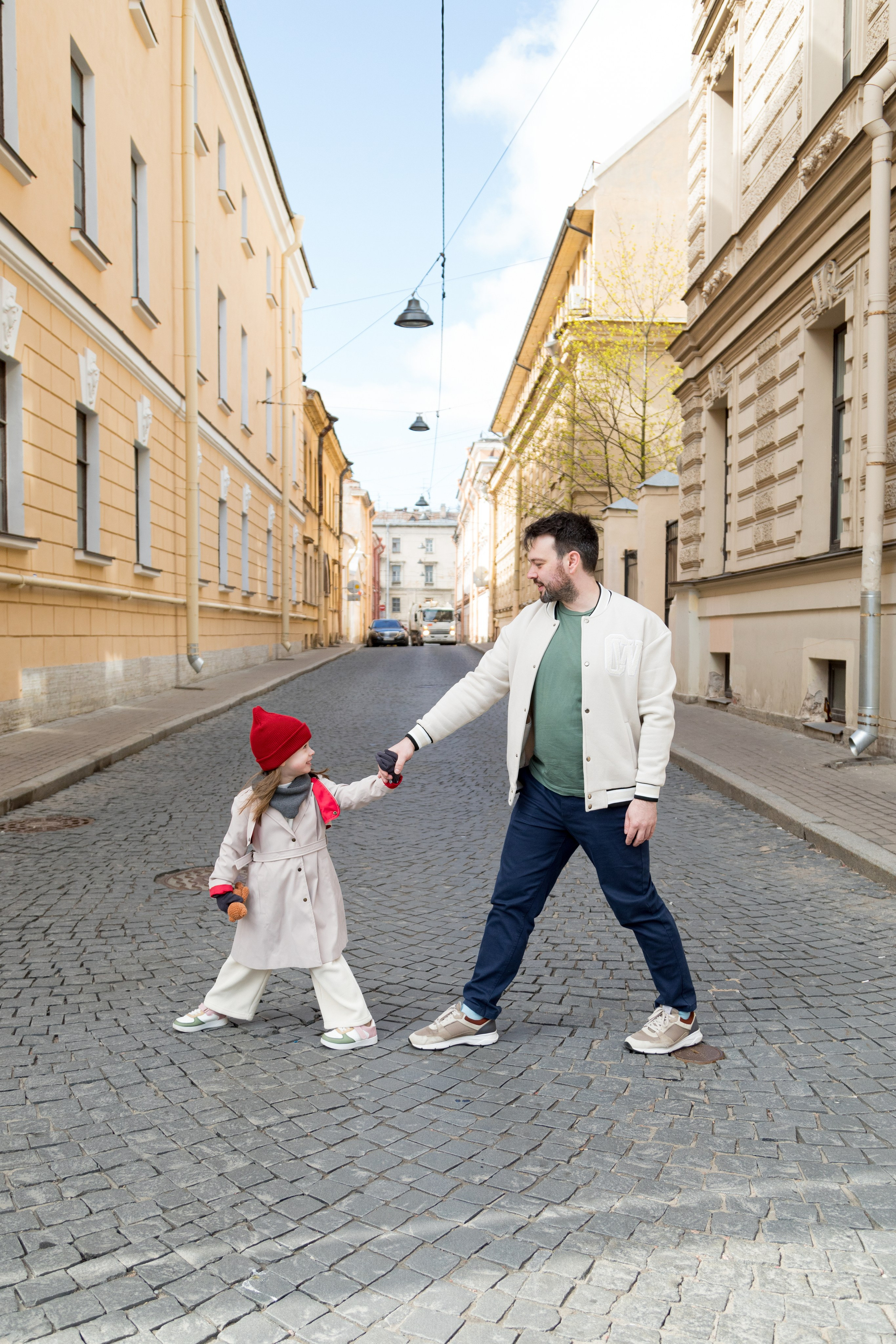 Весенняя фотопрогулка папы и дочки на Васильевском острове. Детский и контент фотограф Надя Волкова Санкт-Петербург