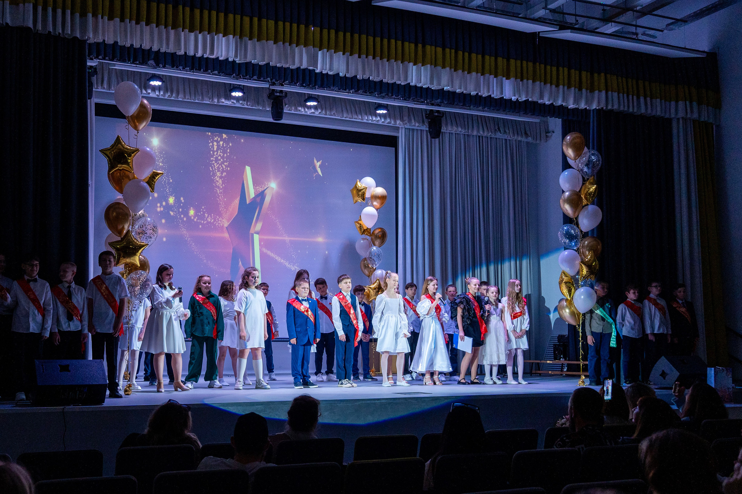 Выпускные 4 классы. Фотограф Юлия Попова