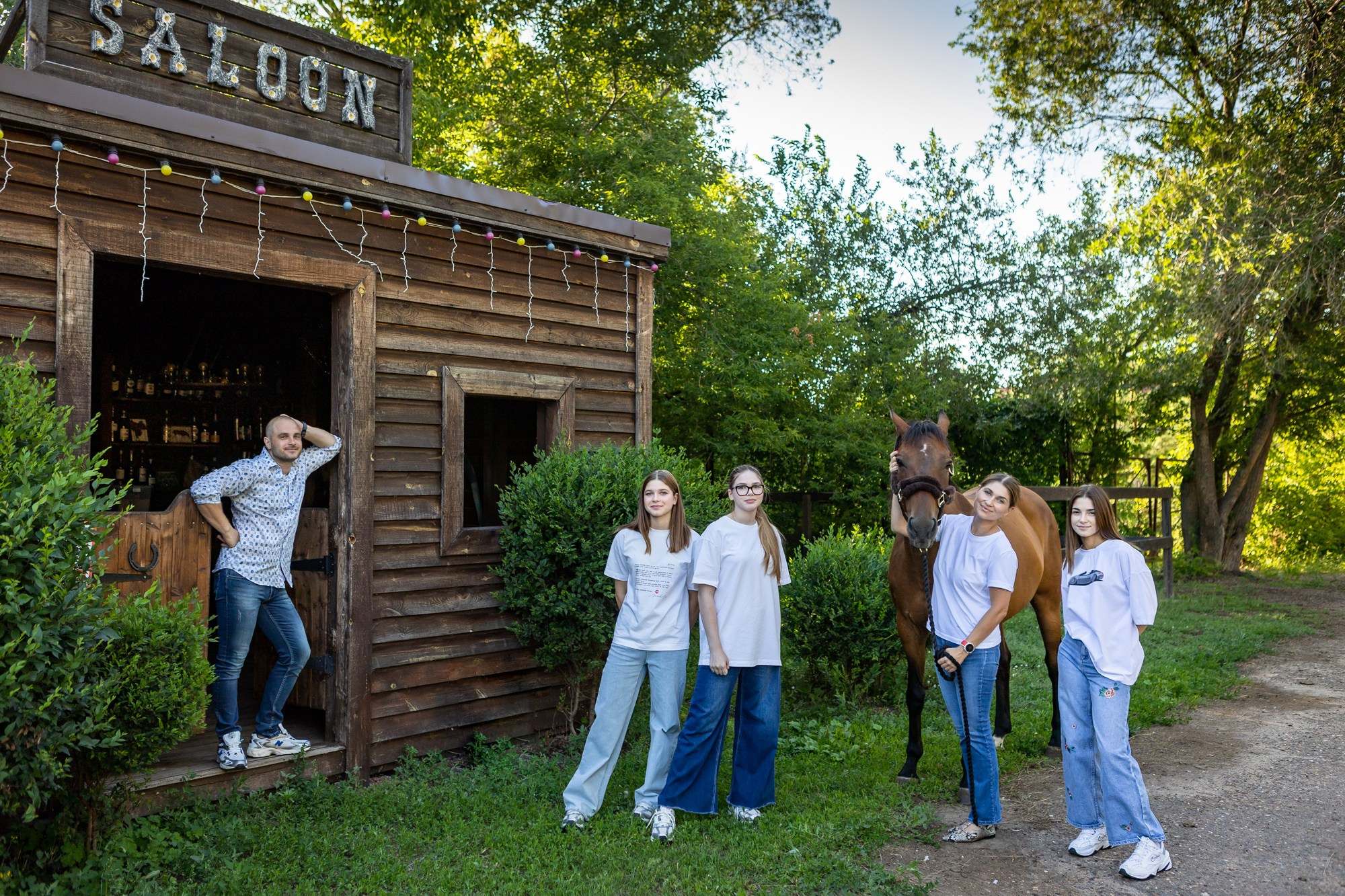 семейная фотосессия на конюшне в оренбурге