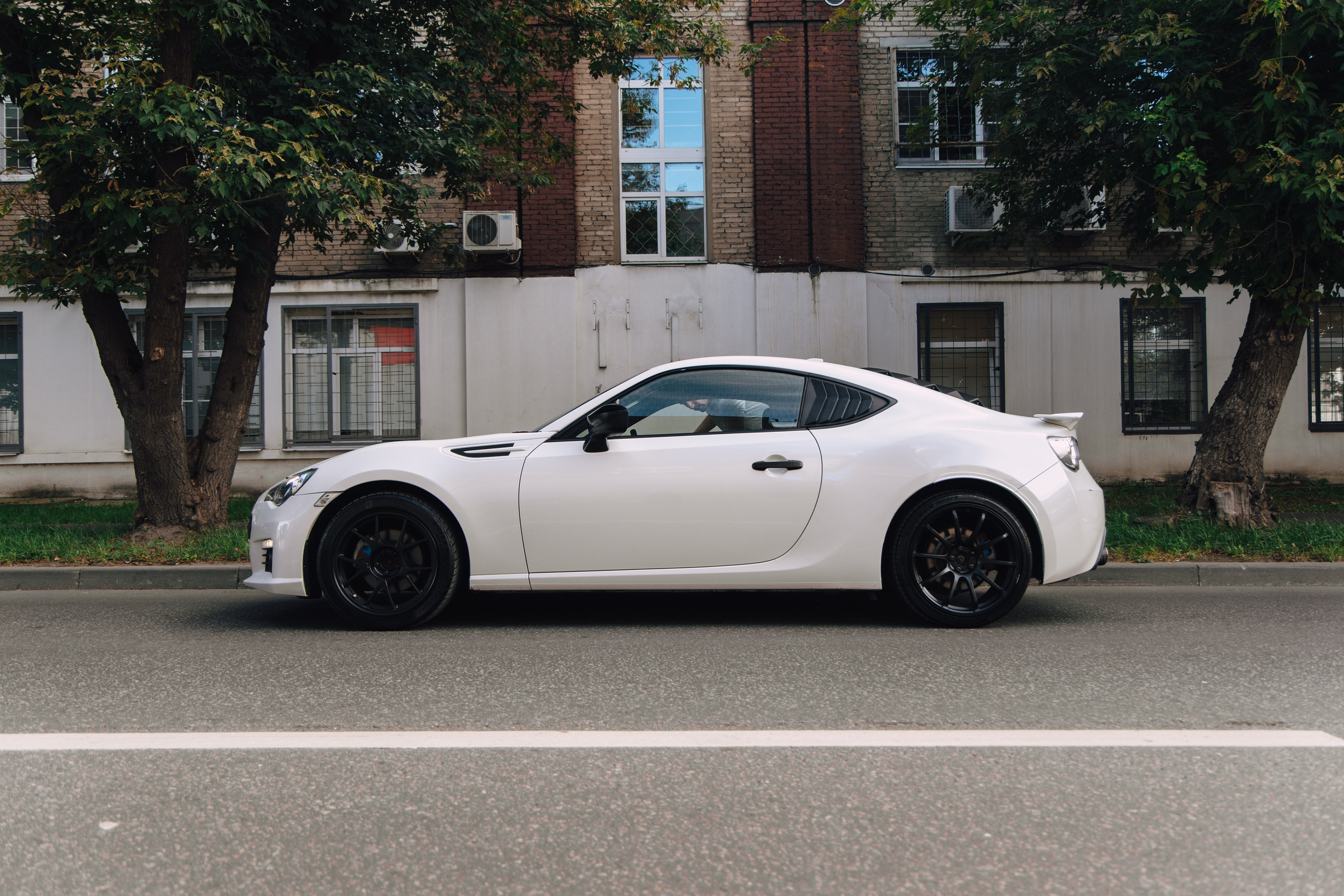 Subaru BRZ White. DeLorein