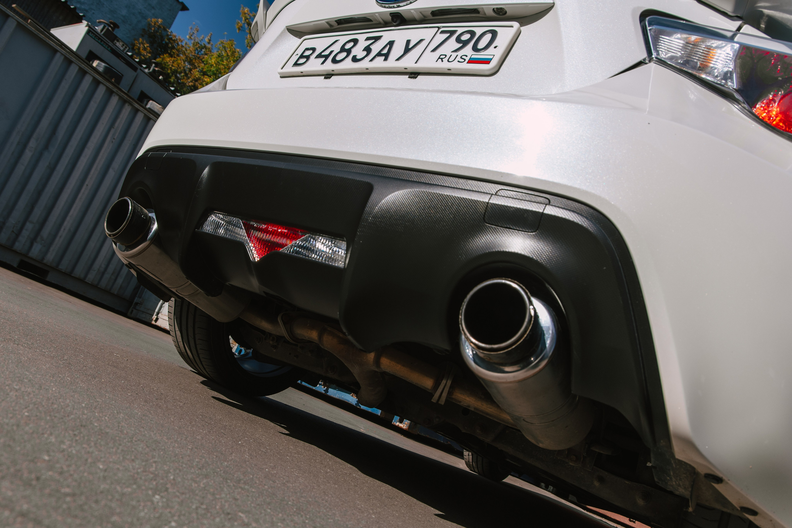 Subaru BRZ White. DeLorein