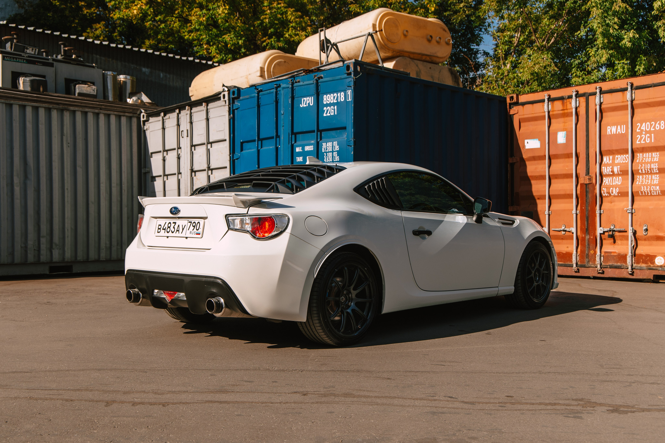 Subaru BRZ White. DeLorein