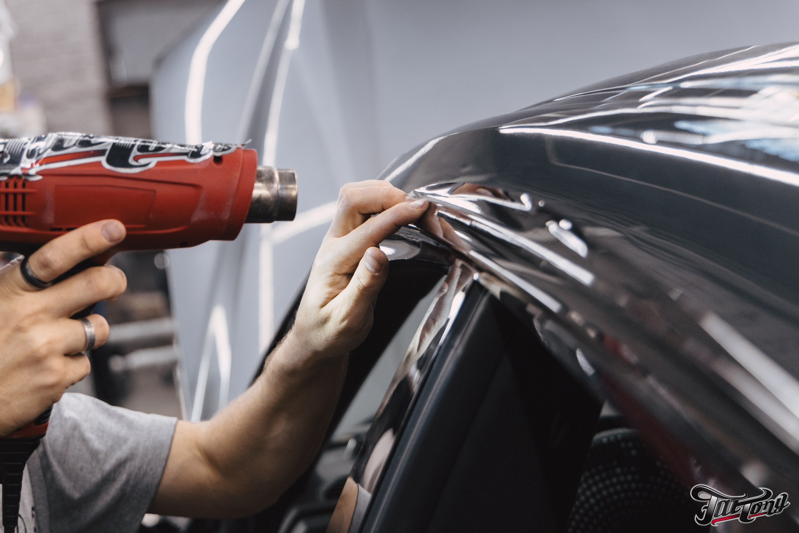 Lamborghini Urus перешив поврежденных элементов салона, окрас капота и деталей. DeLorein