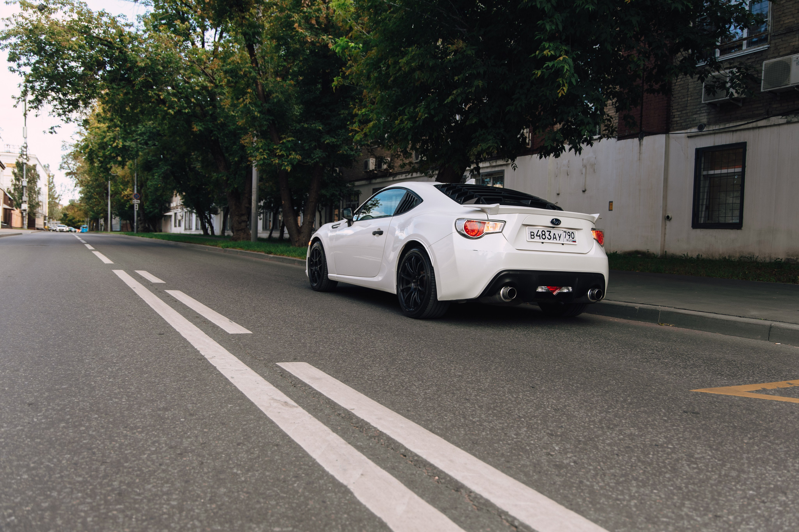 Subaru BRZ White. DeLorein