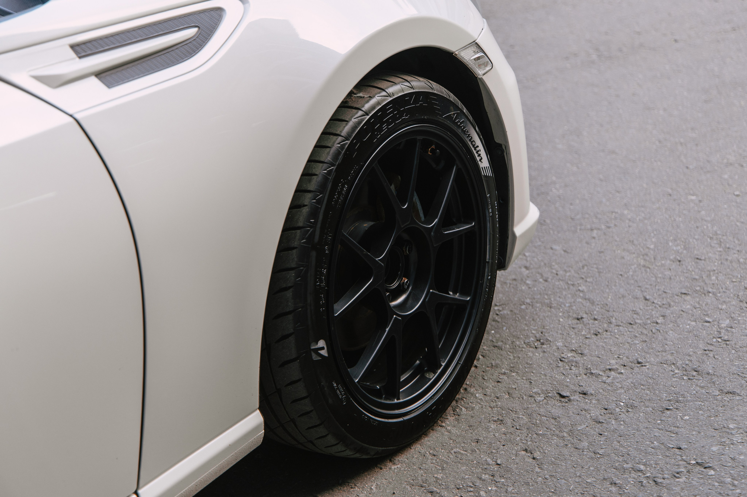 Subaru BRZ White. DeLorein