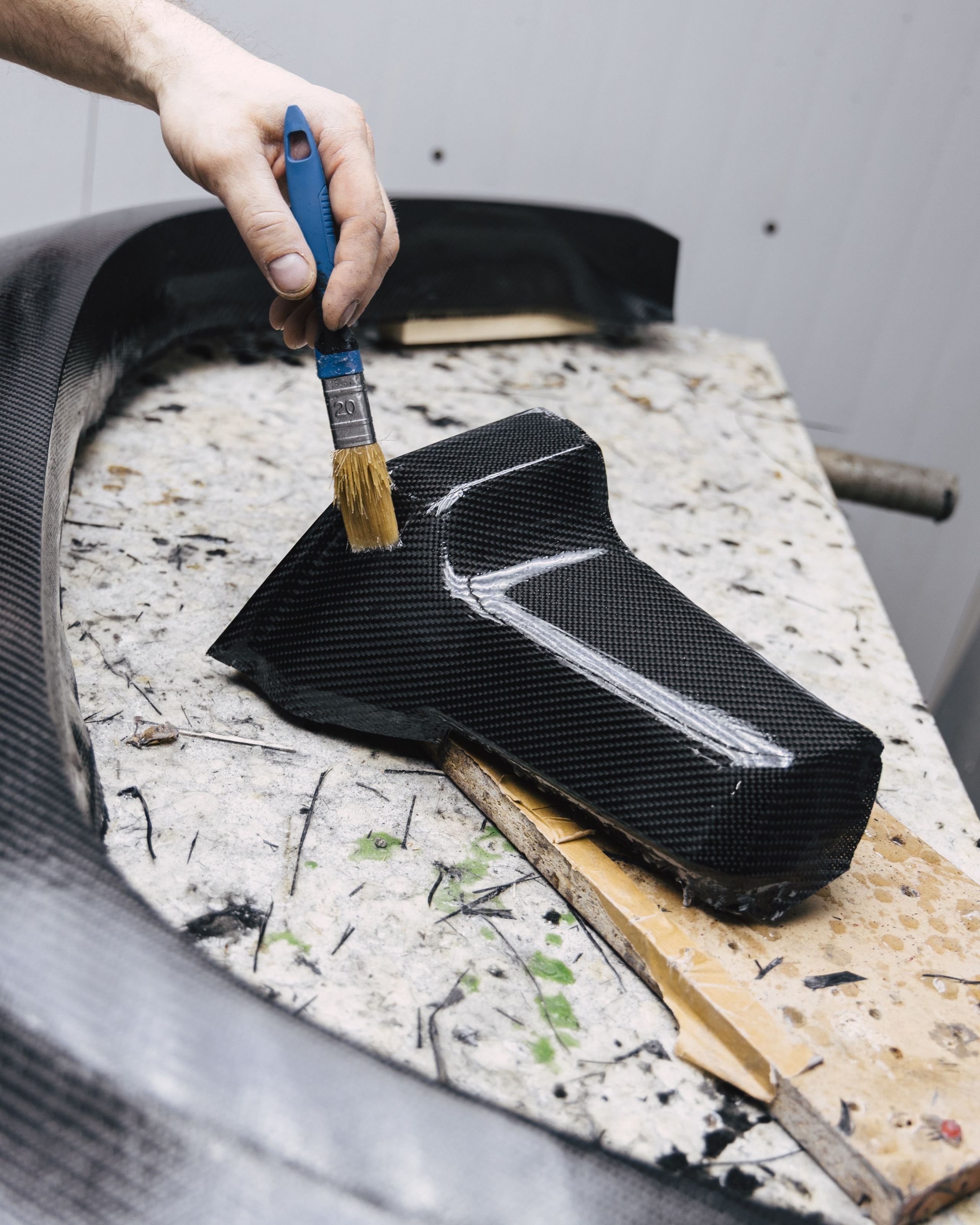 Ram TRX ламинация карбоном внешних элементов кузова, салона и установка распорки. DeLorein