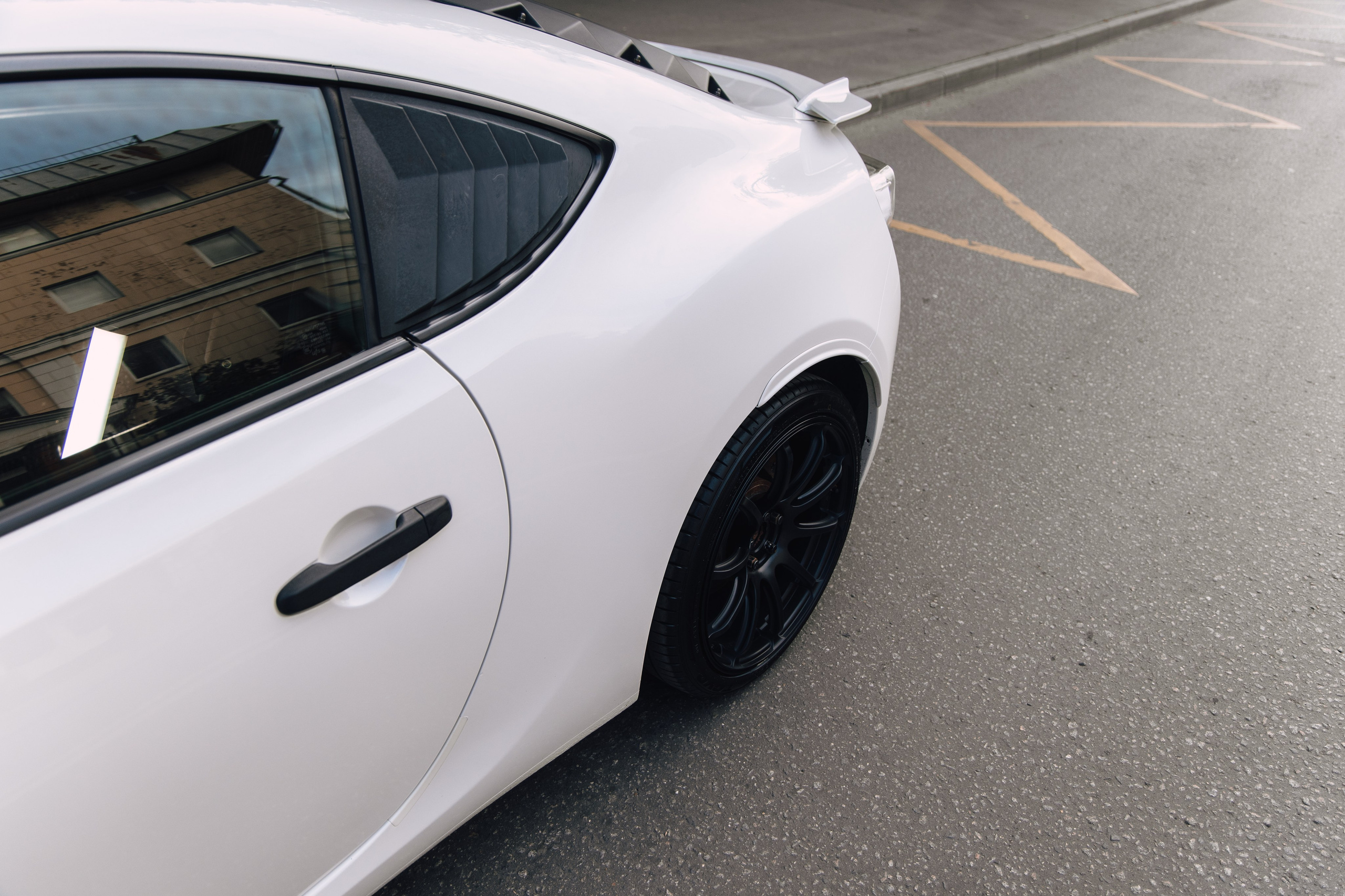 Subaru BRZ White. DeLorein