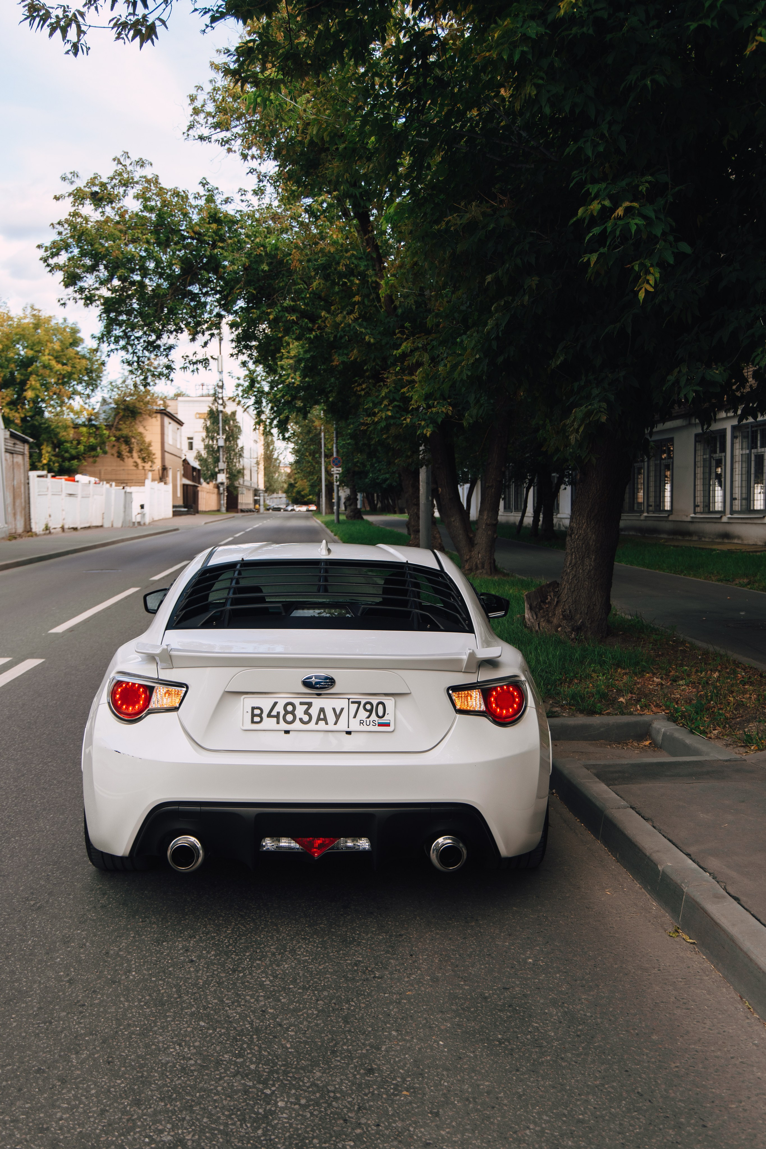 Subaru BRZ White. DeLorein