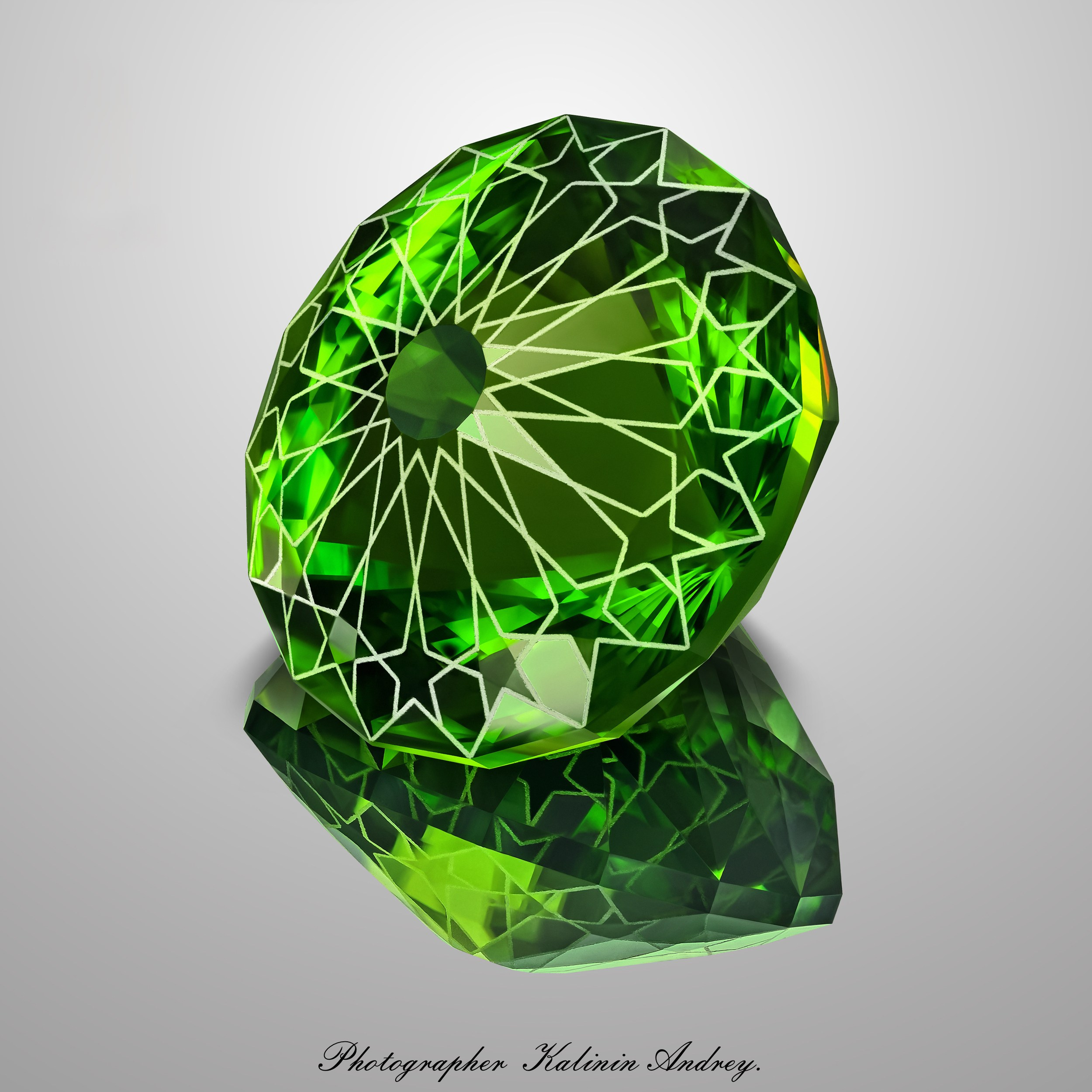 В Москве можно заказать фотосъёмку драгоценных камней. Для каталогов и полиграфии можно  позвонив по телефону +7 966 003-13-07. Высококачественная профессиональная рекламная фотосъёмка ювелирных украшений, драгоценных камней в Москве. Обучение, консультация