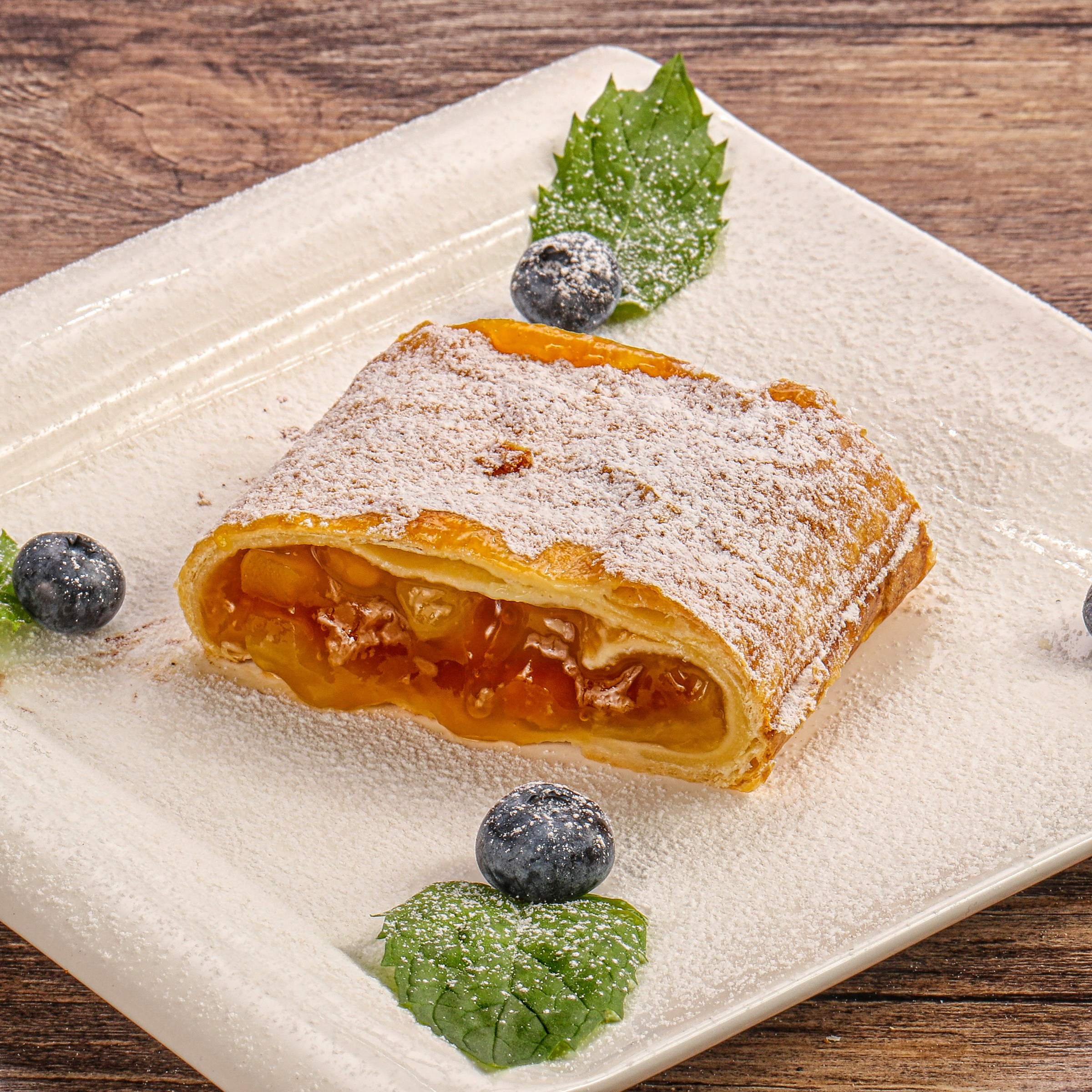 Фотосъемка десертов и выпечки. Заказ по тел.: +7 (906) 006-90-22. Фуд-фотограф Андрей Старостин — съемка еды в Москве. 9000 руб. в час