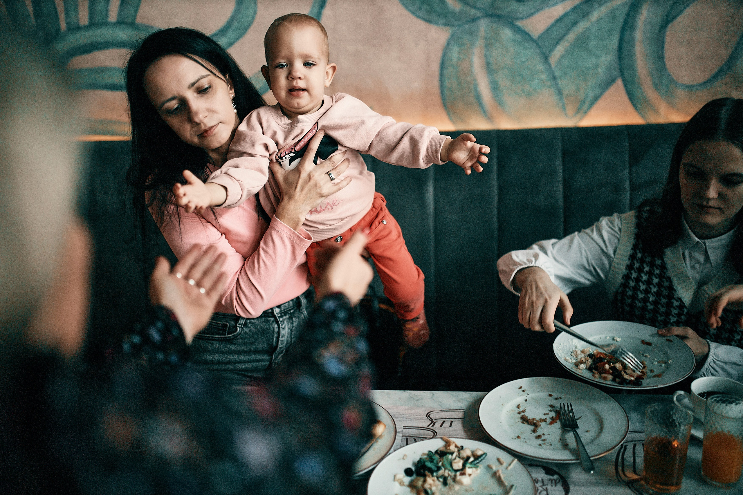 Семейный завтрак. Семейный и репортажной фотограф в Красноярске и Москве Виктор Бабинцев