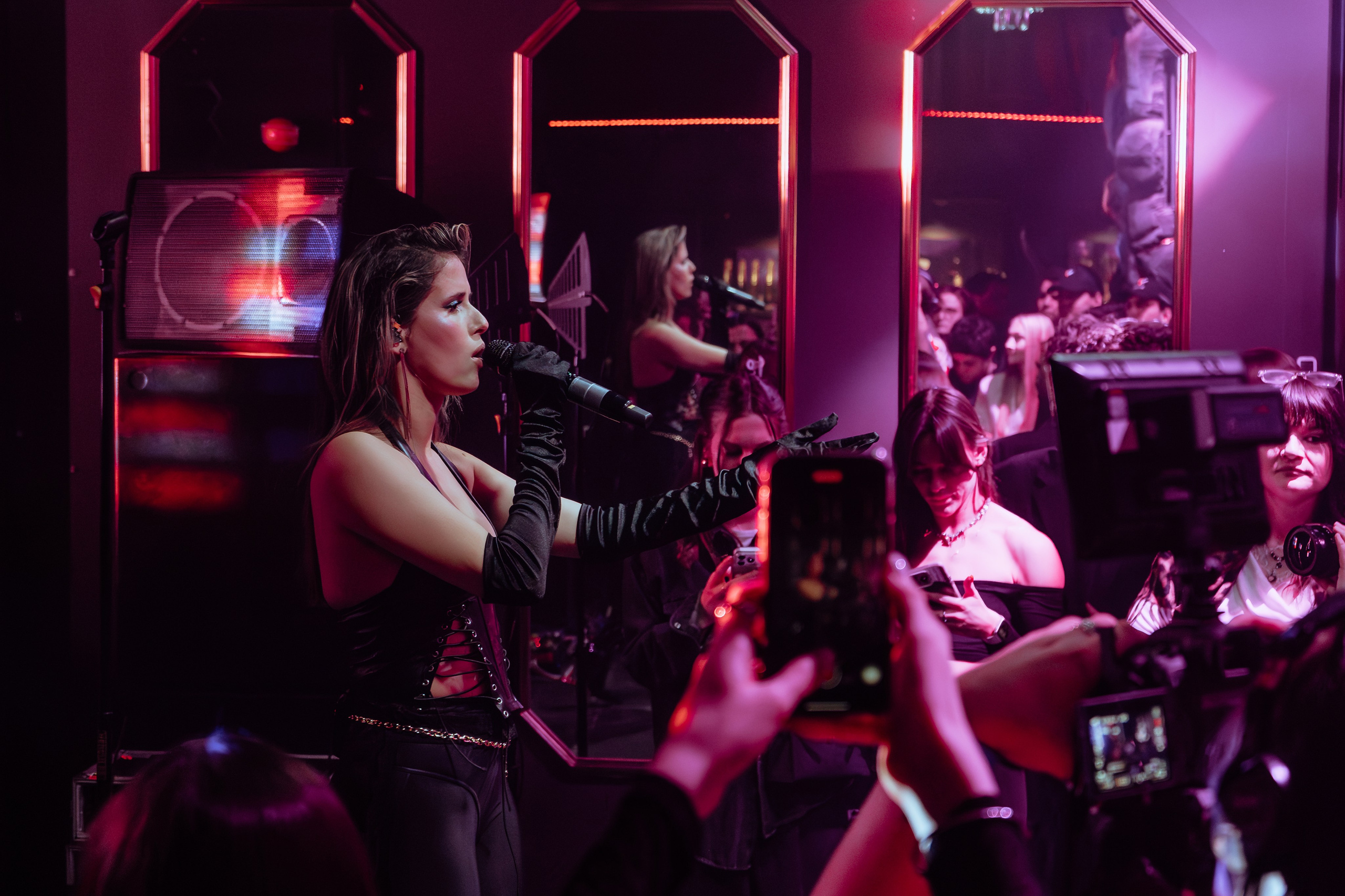 Репортжа с презинтации нового альбома певицы Elvira T — Ядовитая. Неразбитая. Никита Скрипник — ТЕАТР В СТИЛЕ ФЭШН