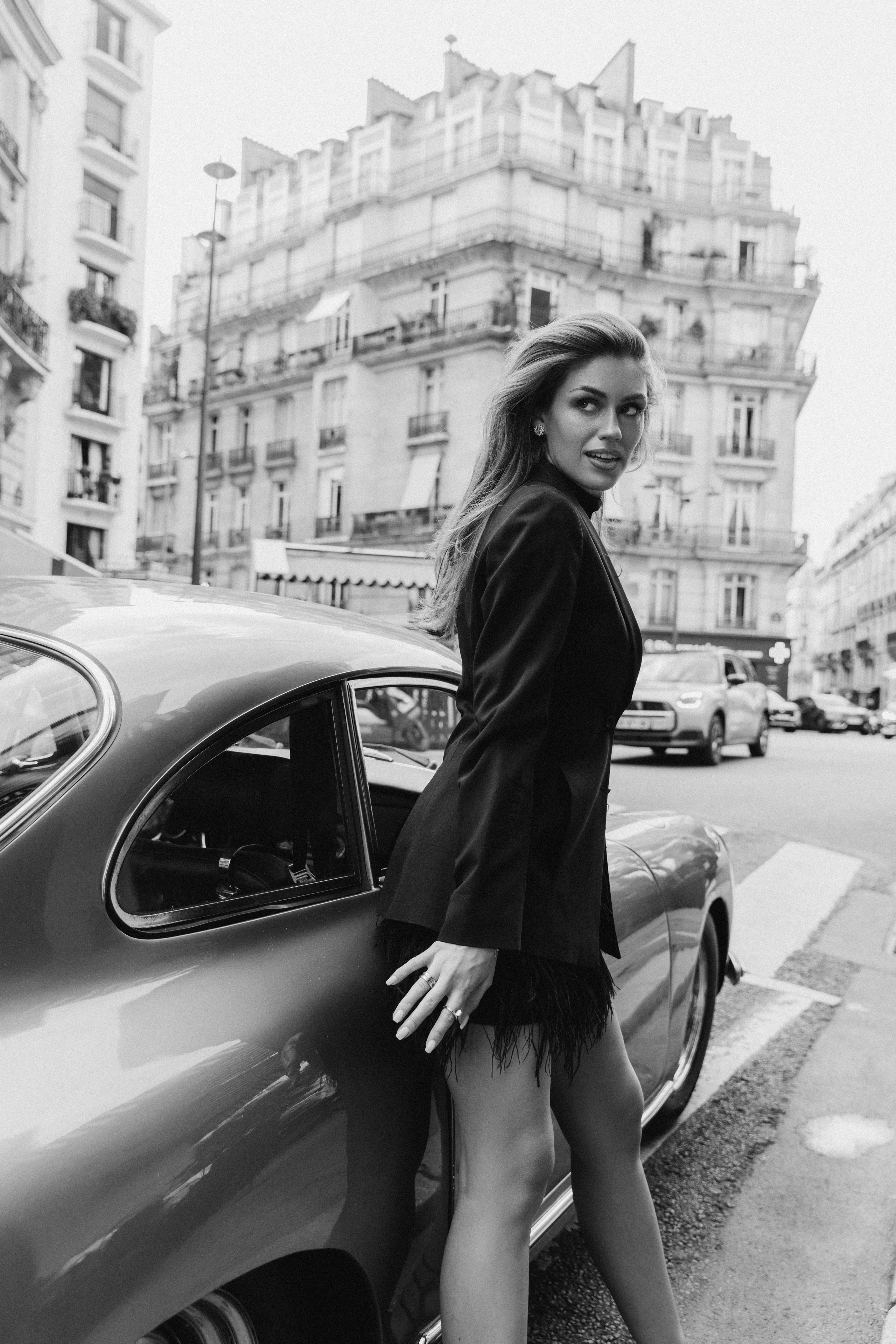 Hit the road. Photographer in Paris