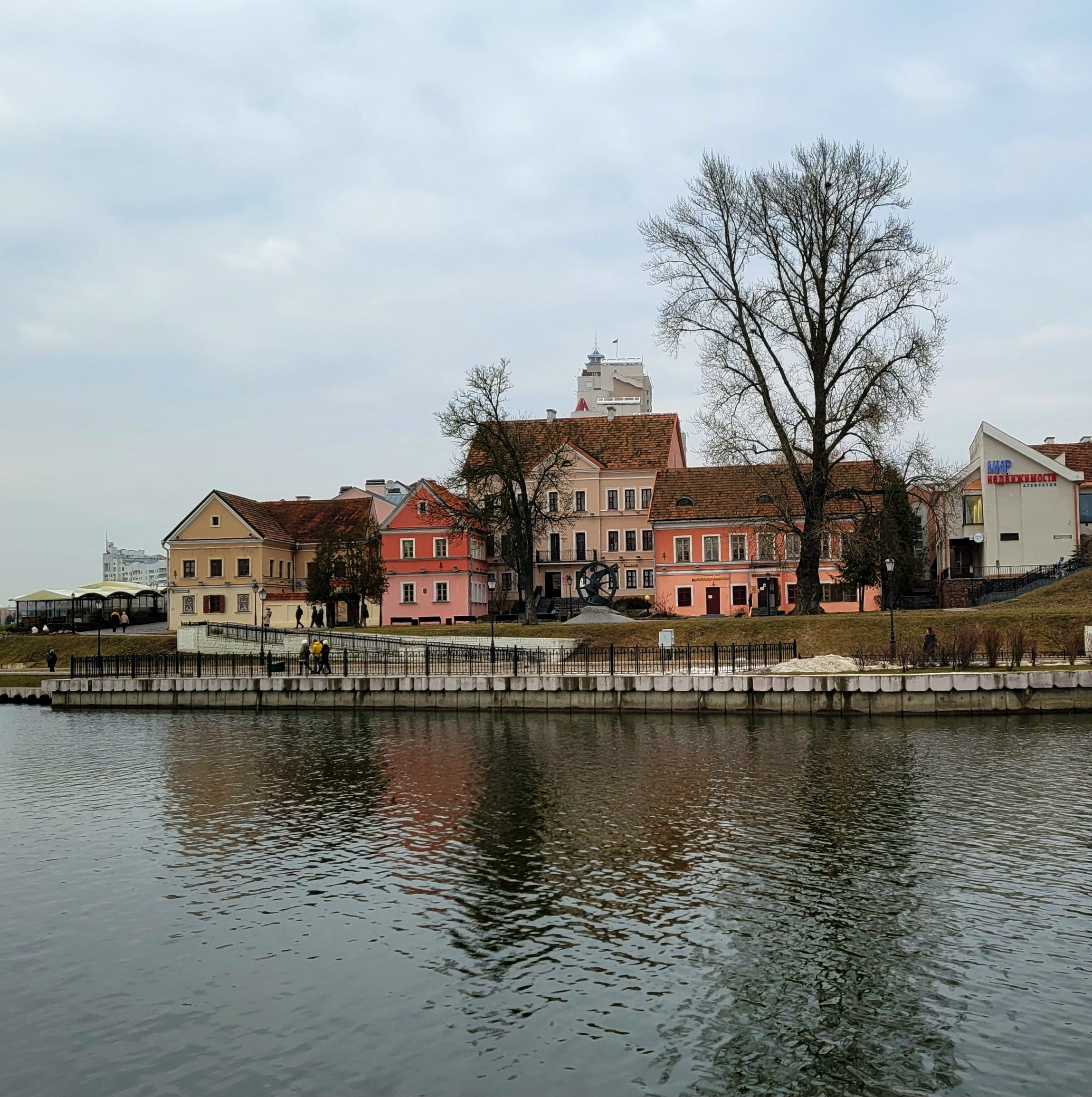 Троицкое предместье. Историческая часть города, заботливо восстановленная