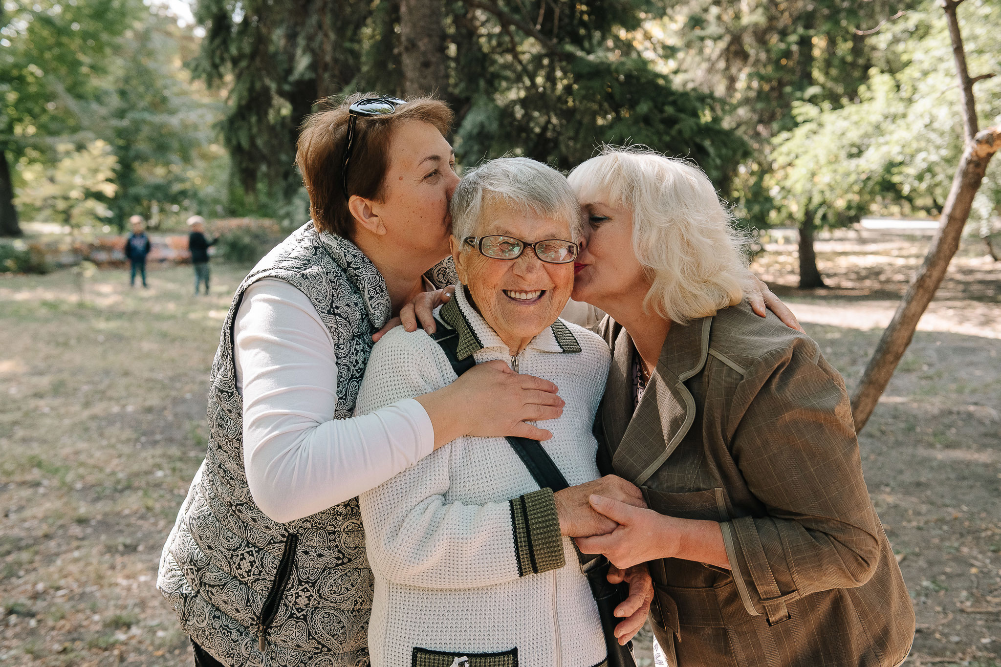 Фотопрогулка. Валентина, Светлана, Елена, Никита и Лавр. Фотограф Валерия Голубева (Миронова)