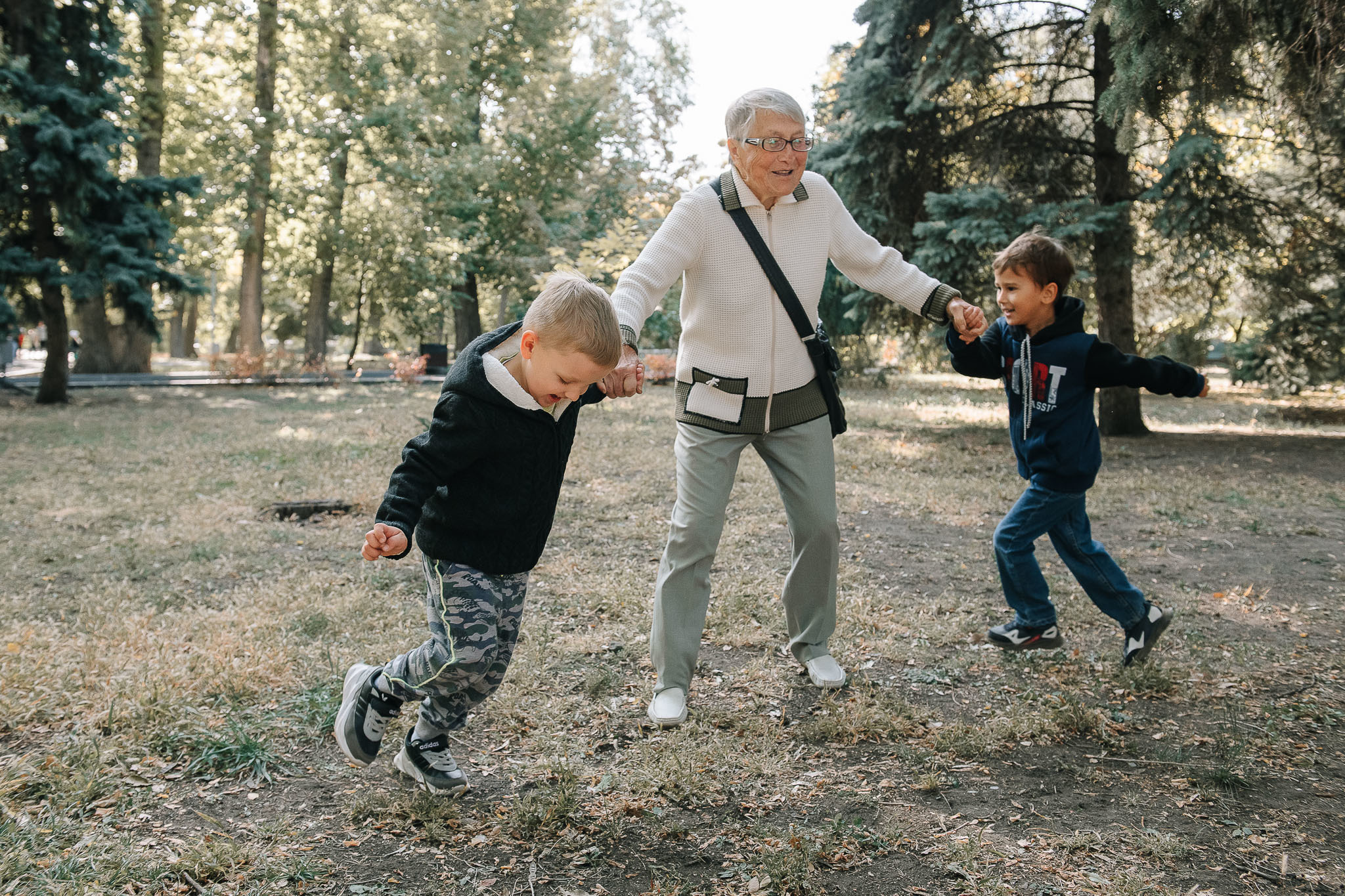 Фотопрогулка. Валентина, Светлана, Елена, Никита и Лавр. Фотограф Валерия Голубева (Миронова)