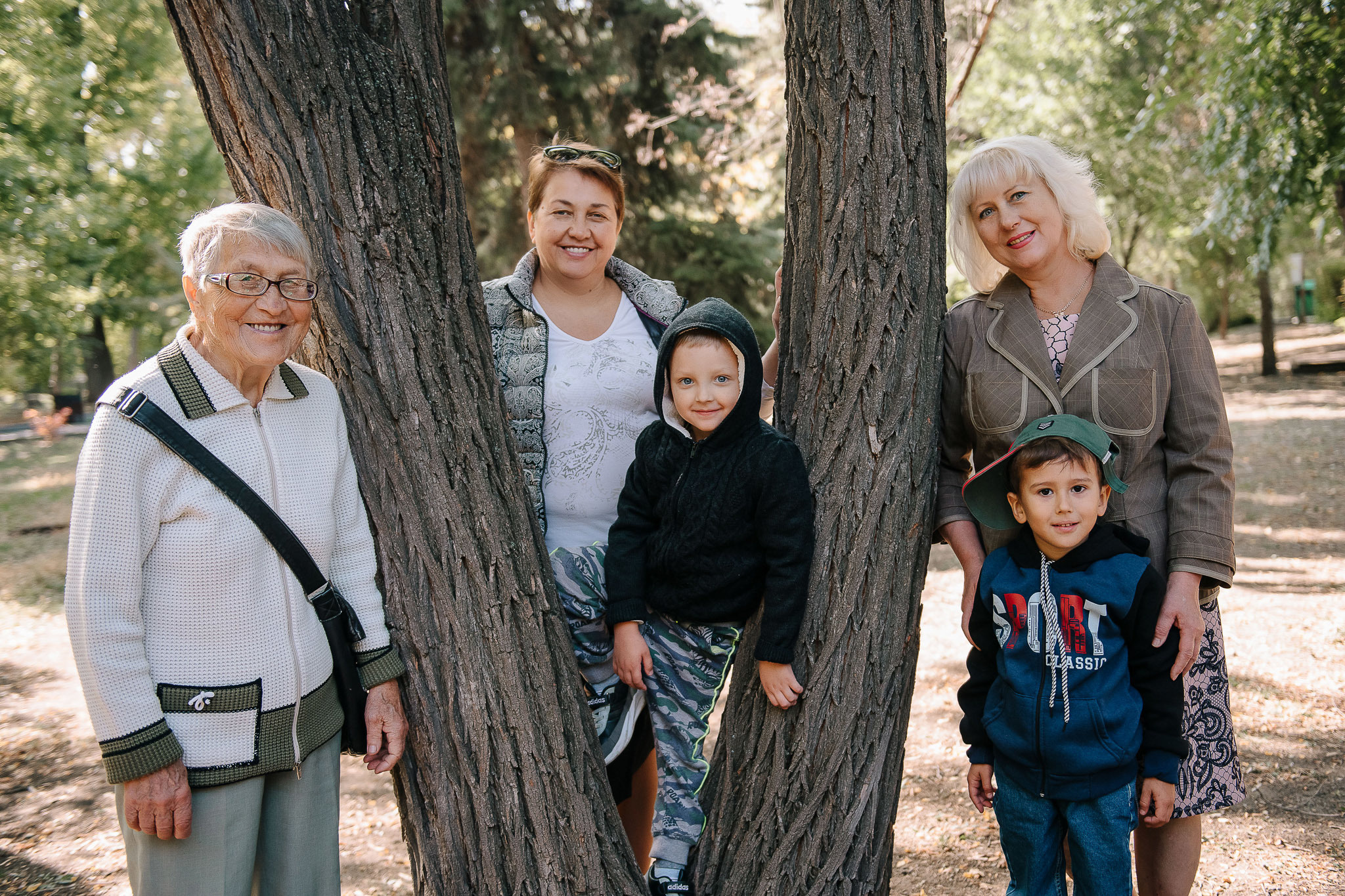 Фотопрогулка. Валентина, Светлана, Елена, Никита и Лавр. Фотограф Валерия Голубева (Миронова)