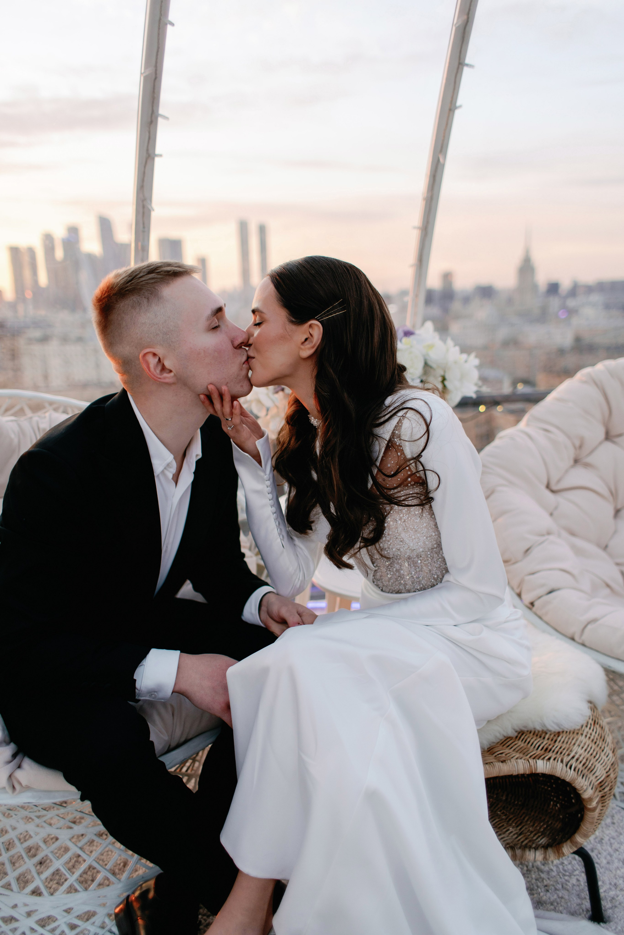 Свадьба для двоих в Москве, фотосессия на крыше, сборы, прогулка в Barvikha Luxury Village