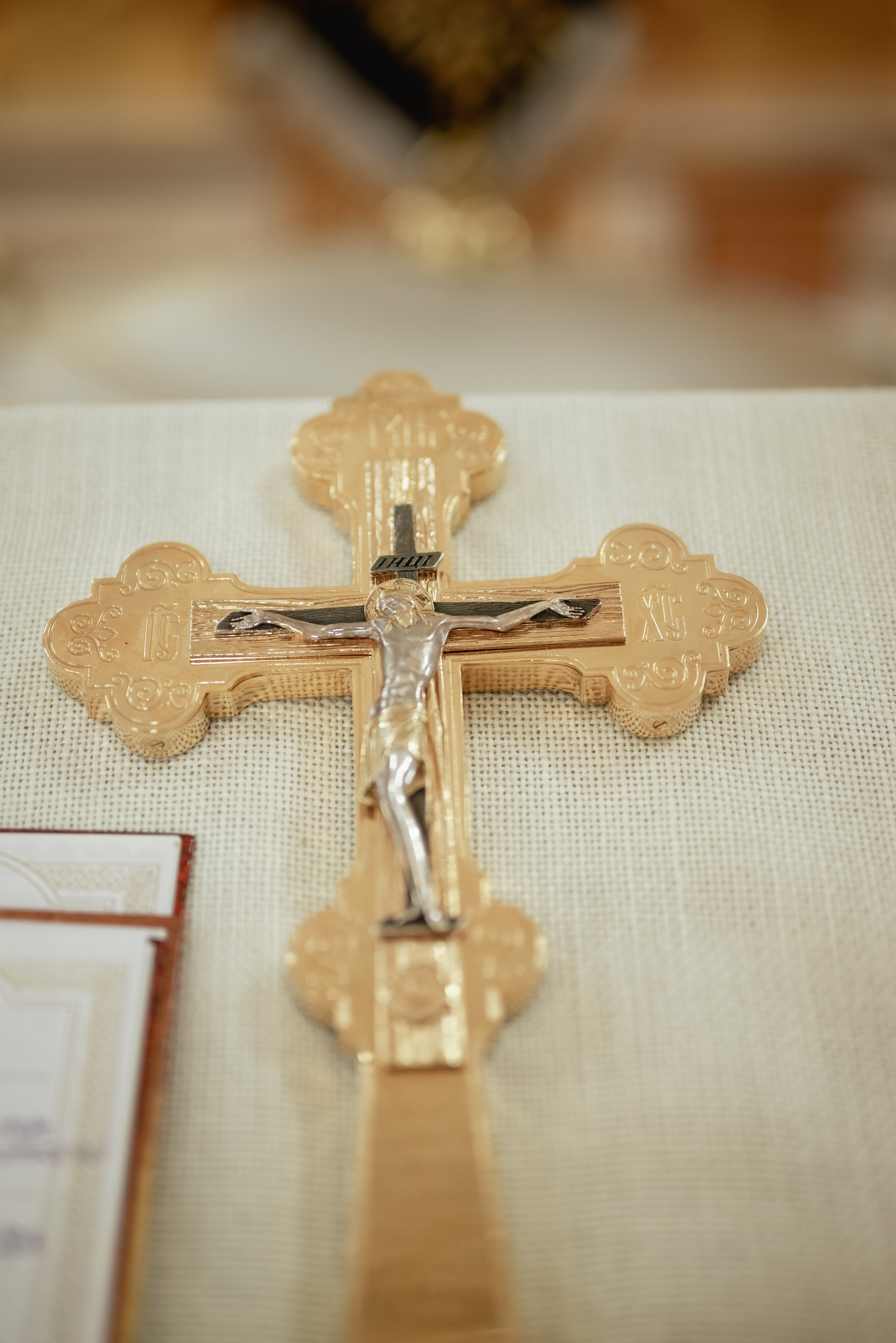 Крещение в храме Петра и Февронии. Юлия Басня семейный и свадебный фотограф в Донецке