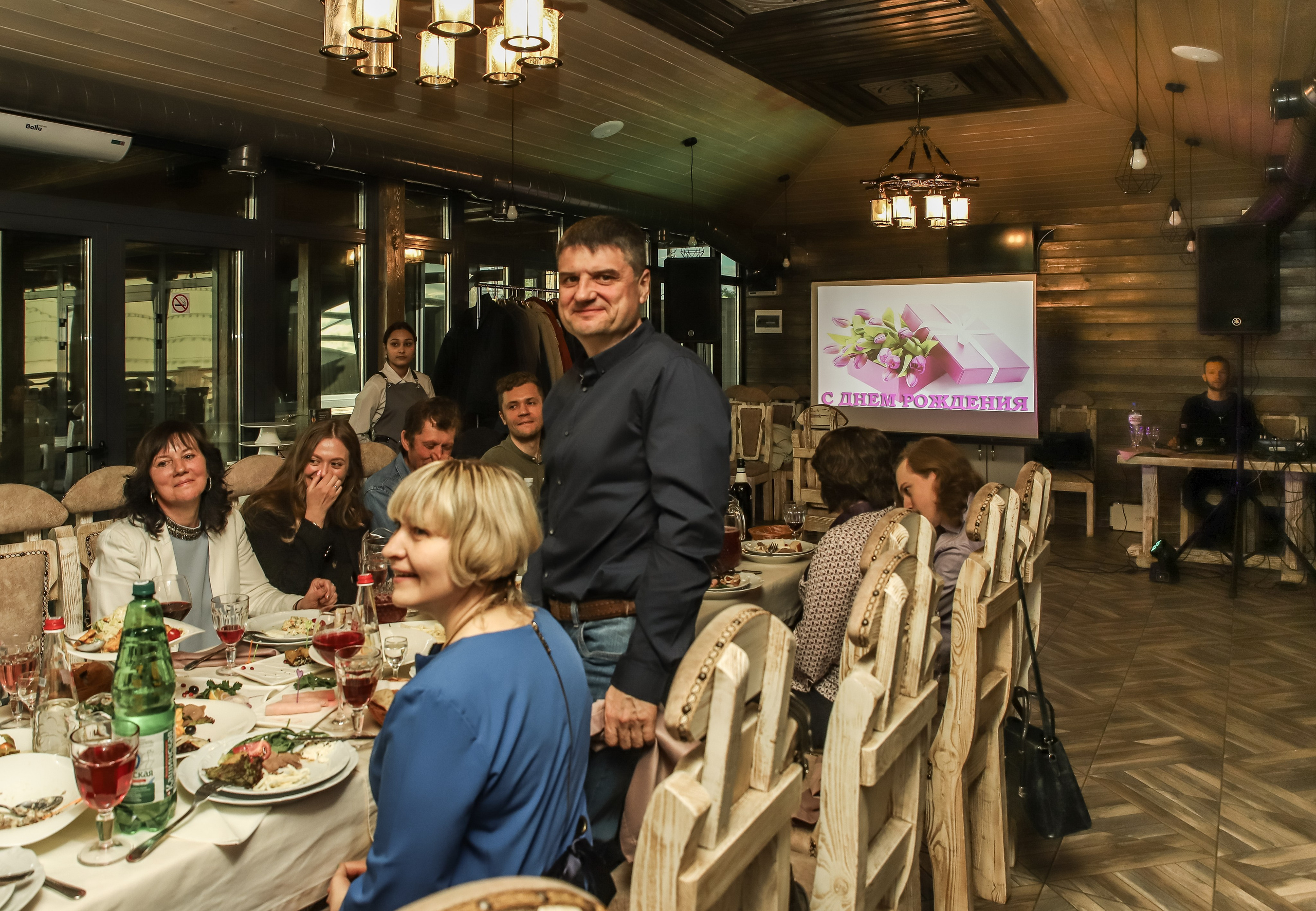 Репортаж торжества в ресторане. Семейный свадебный интерьерный фотограф Тверь Санкт- Марина Свистунова