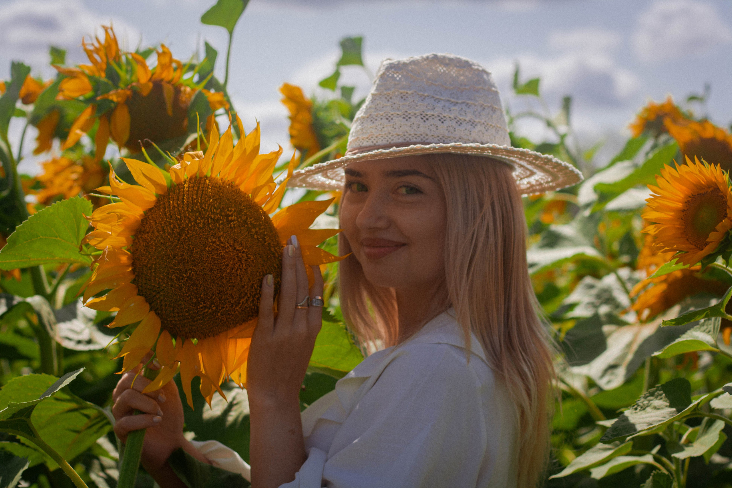 Настроение: уйти в поле с подсолнухами. Портретный фотограф в Саратове