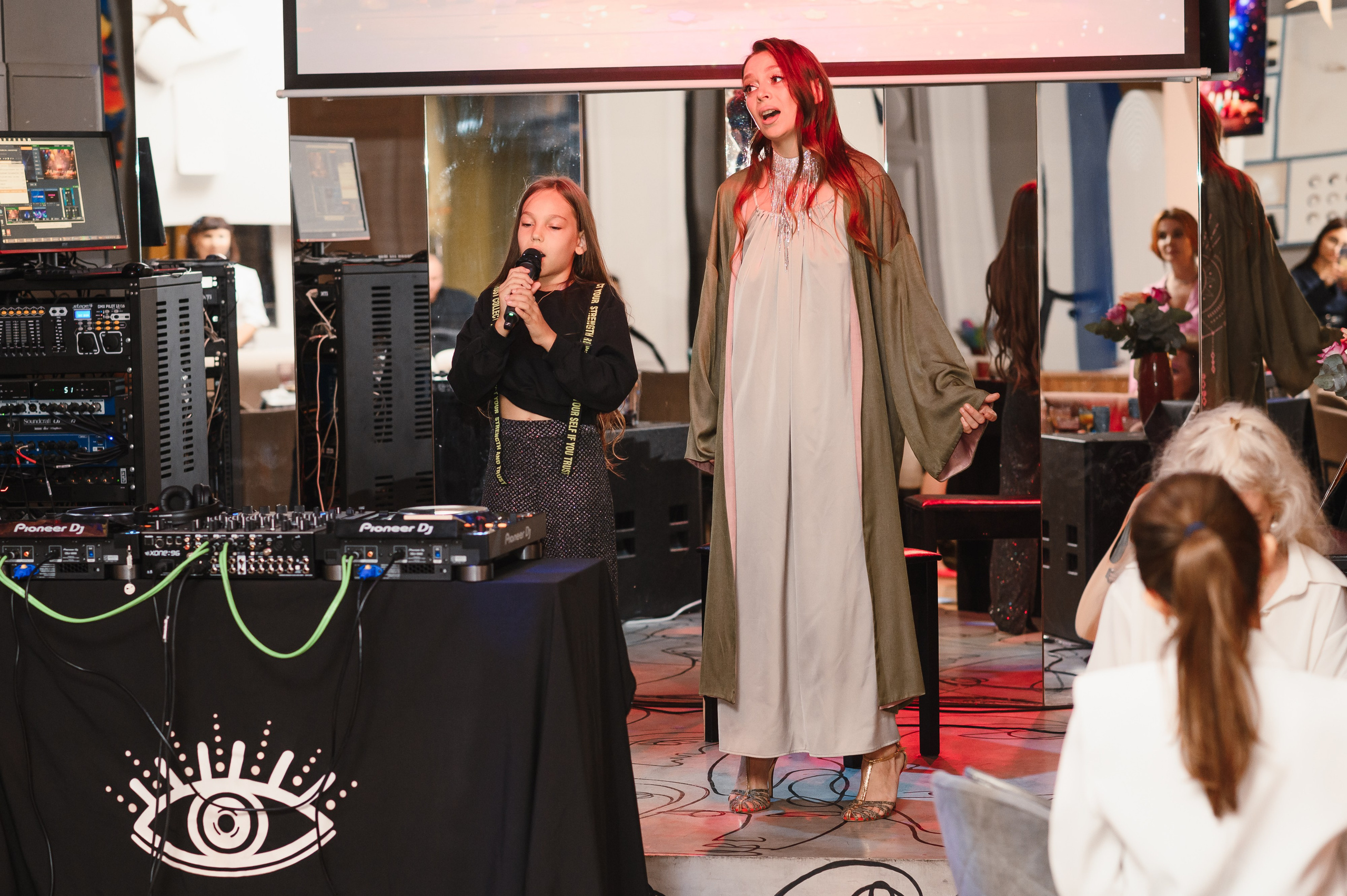 День рождения в формате выступления. Wedding and family photographer USA