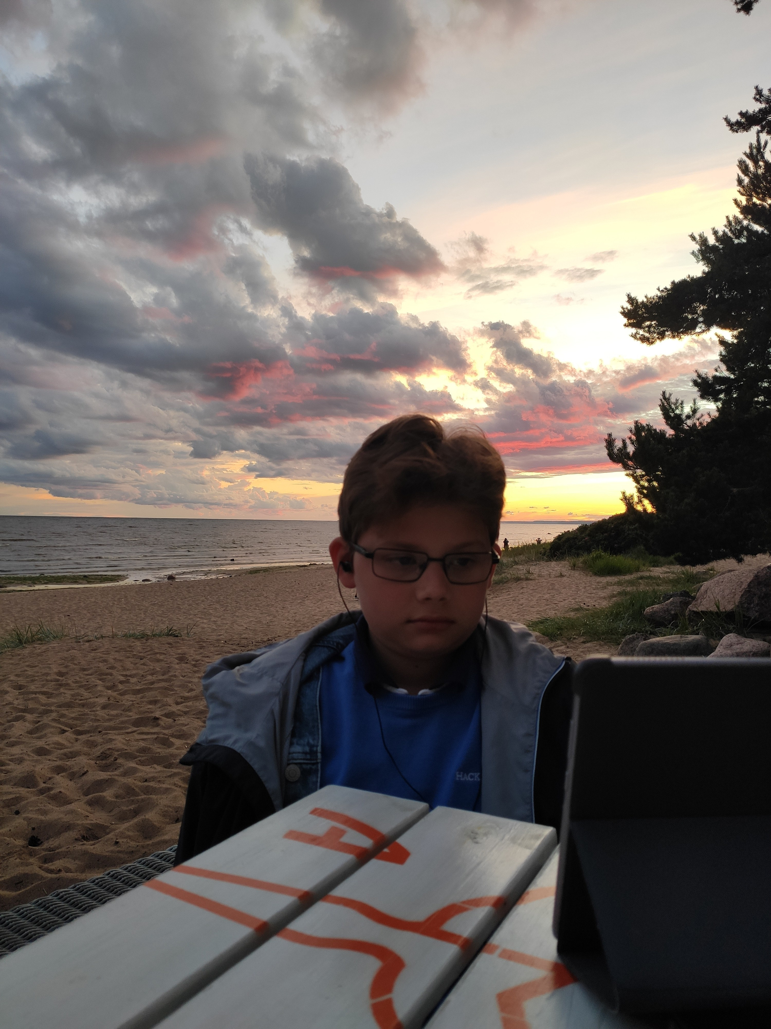 Ужин на берегу на закате в любимом загородном ресторане "Наша дача"