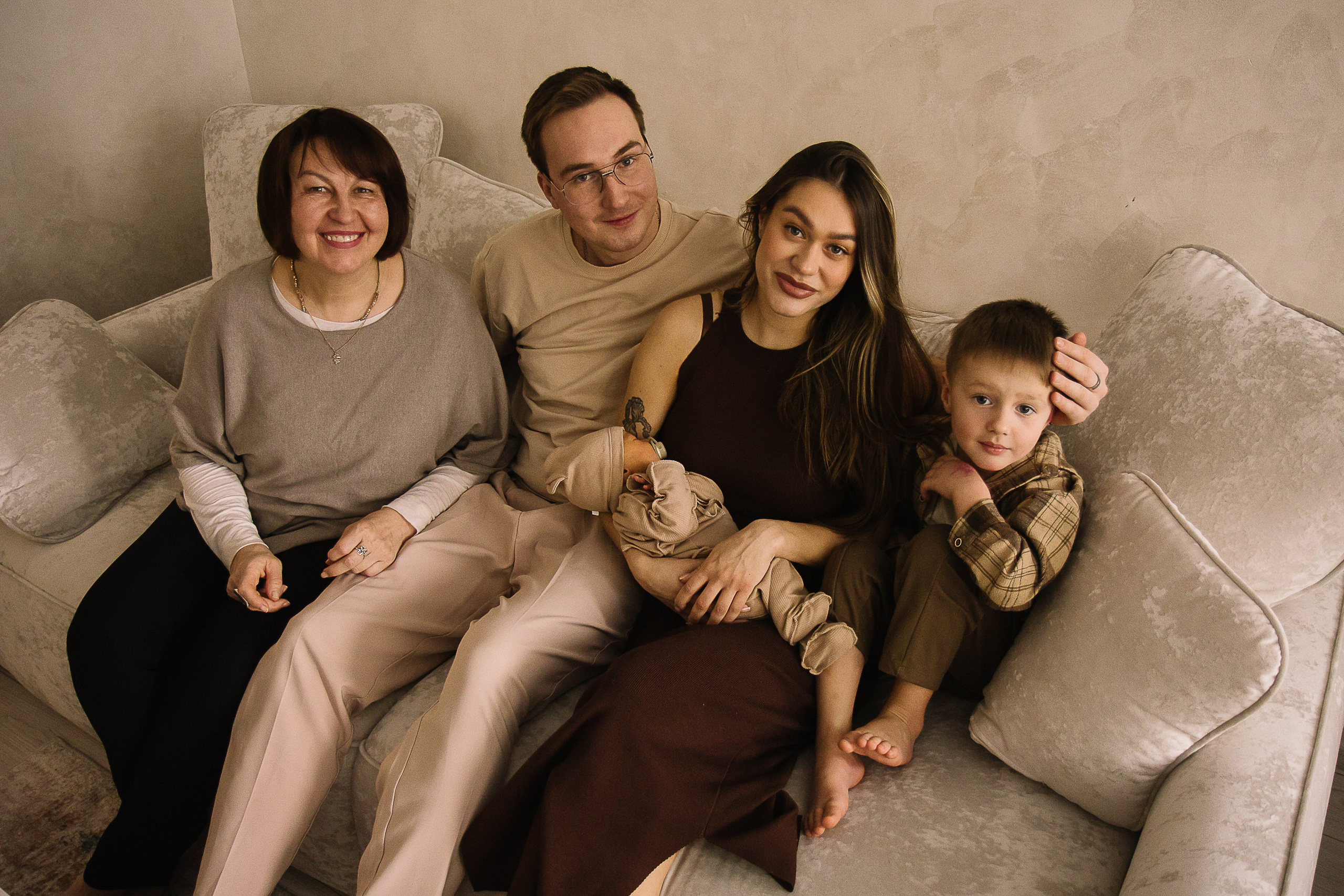 Домашняя семейная фотосессия с новорожденным. Семейный фотограф в Томске Максимова Екатерина