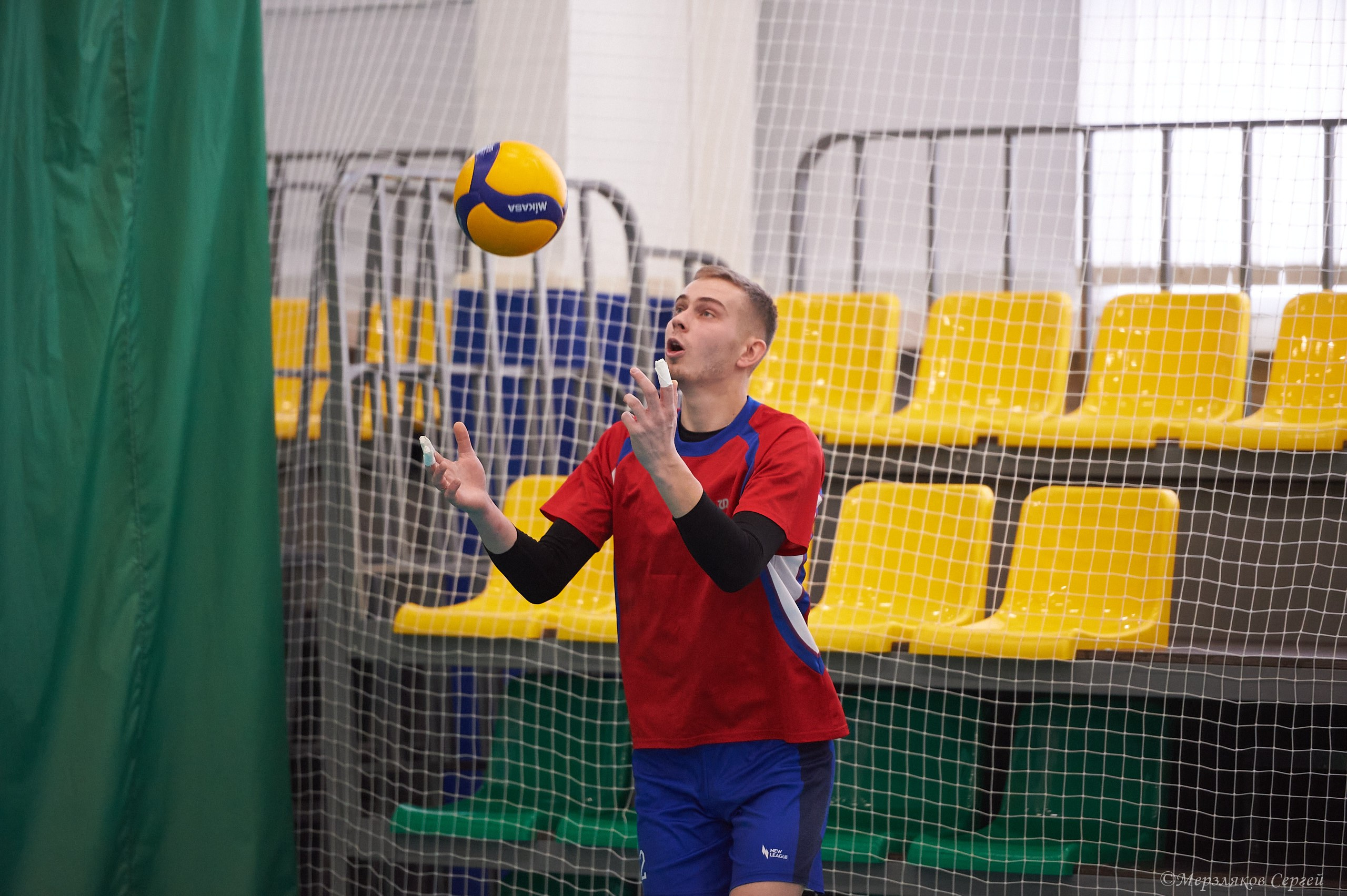 Новогодний волейбольный турнир. Ижевск. 16.12.23. Спортивный репортажный фотограф в Ижевске Сергей Мерзляков