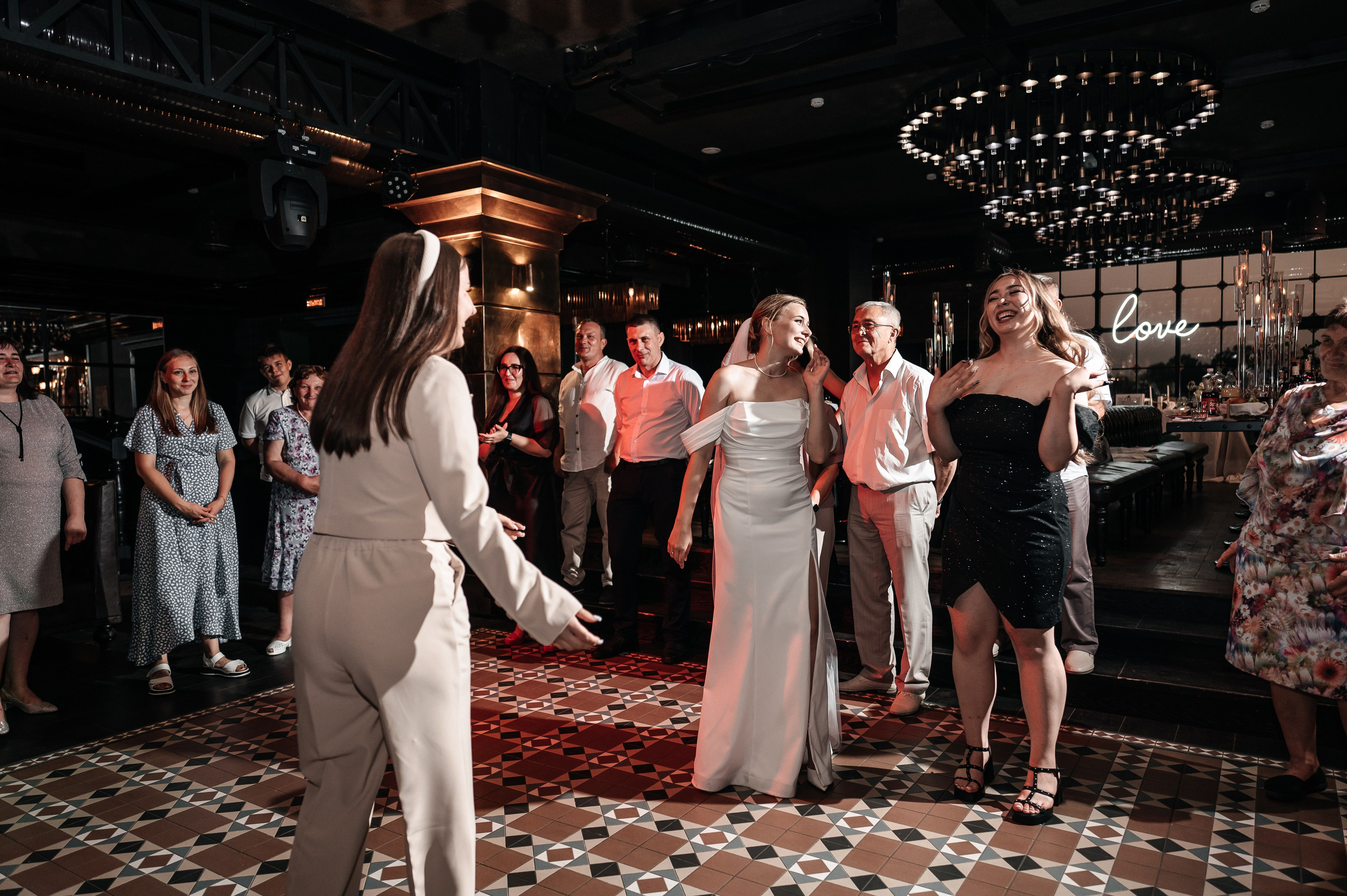 Даниил и Валерия. Черная утка. Полный день. Фотограф Екатерина Бочарникова