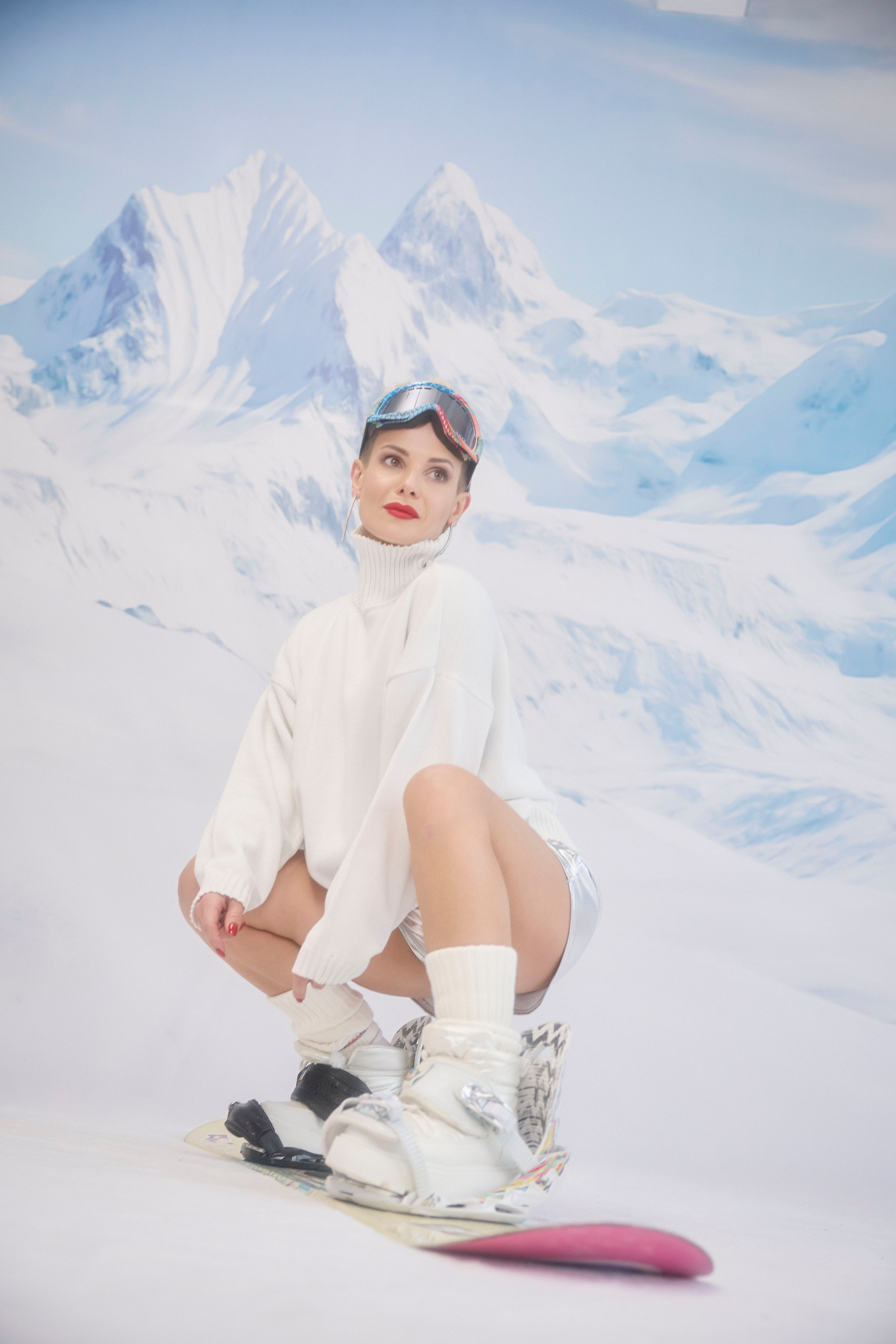 студийная новогодняя съемка  съемка девушки в нарядном праздничном платье в студии фотограф питер санкт-петербург женский портрет женская портретная съемка  сноуборд