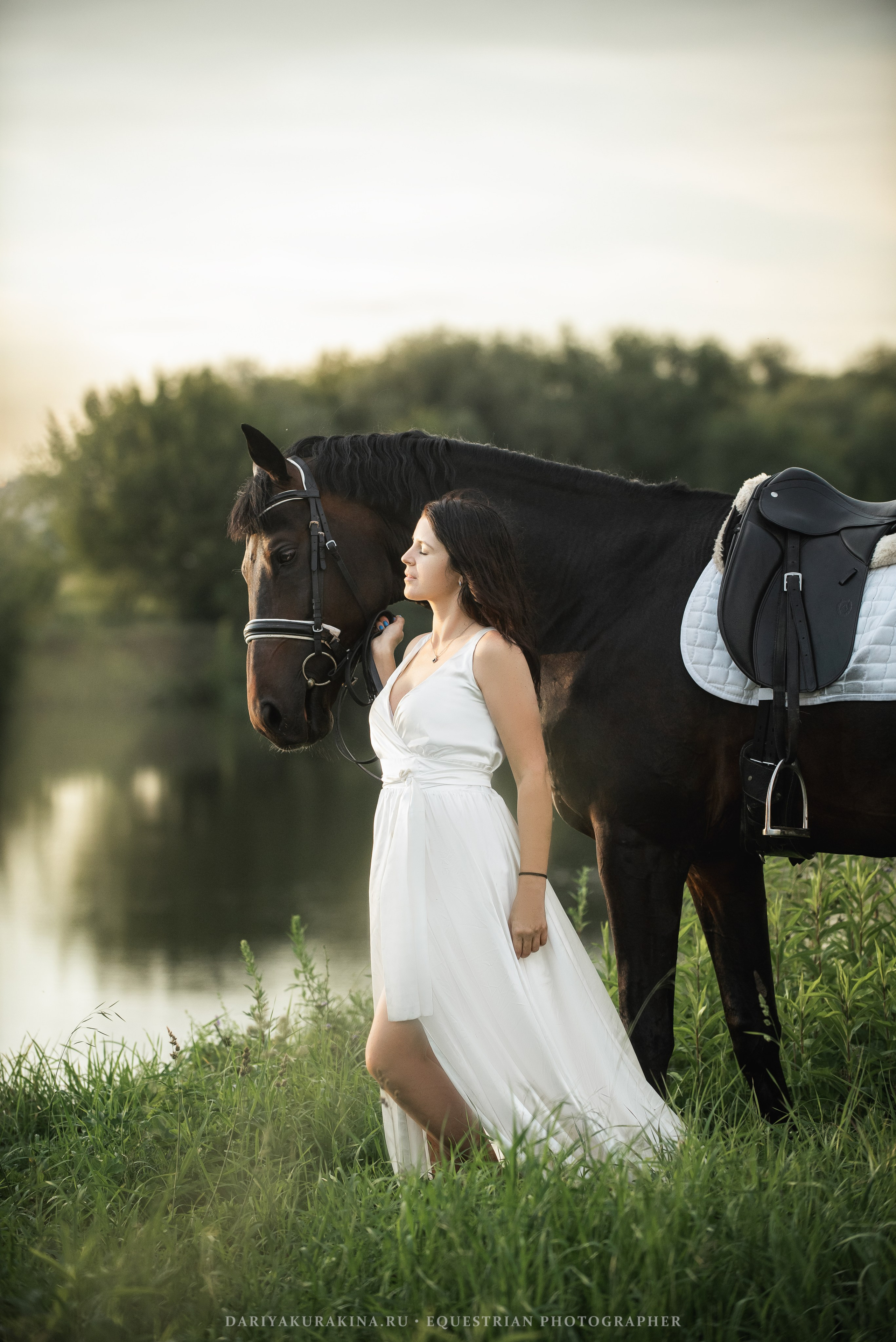 Юля и Декупаж — Поле. Конный фотограф Куракина Дарья • Фотосессии с лошадьми