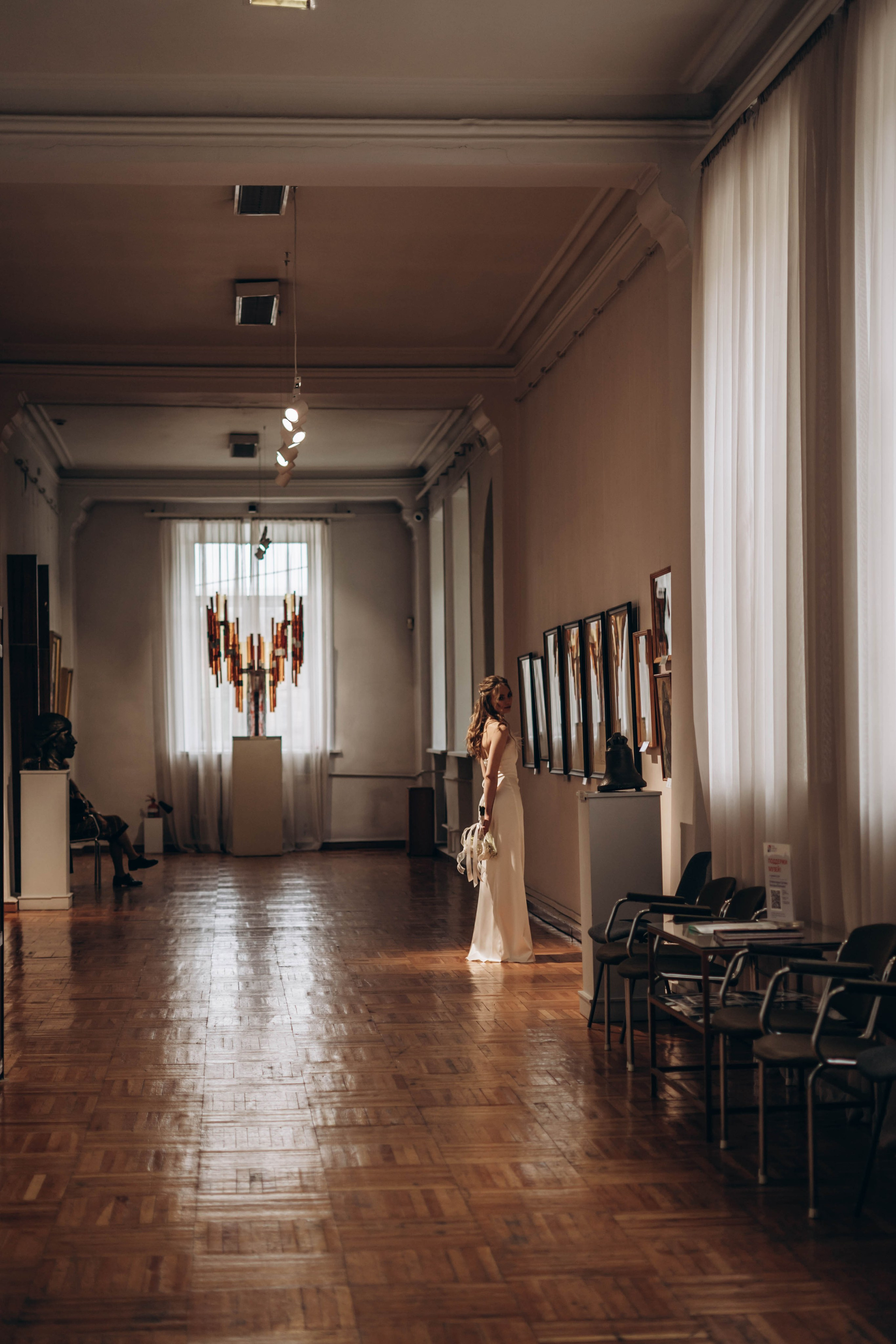 Ксюша и Леша: свадебная съемка в Художественном музее. Фотограф в Иркутске