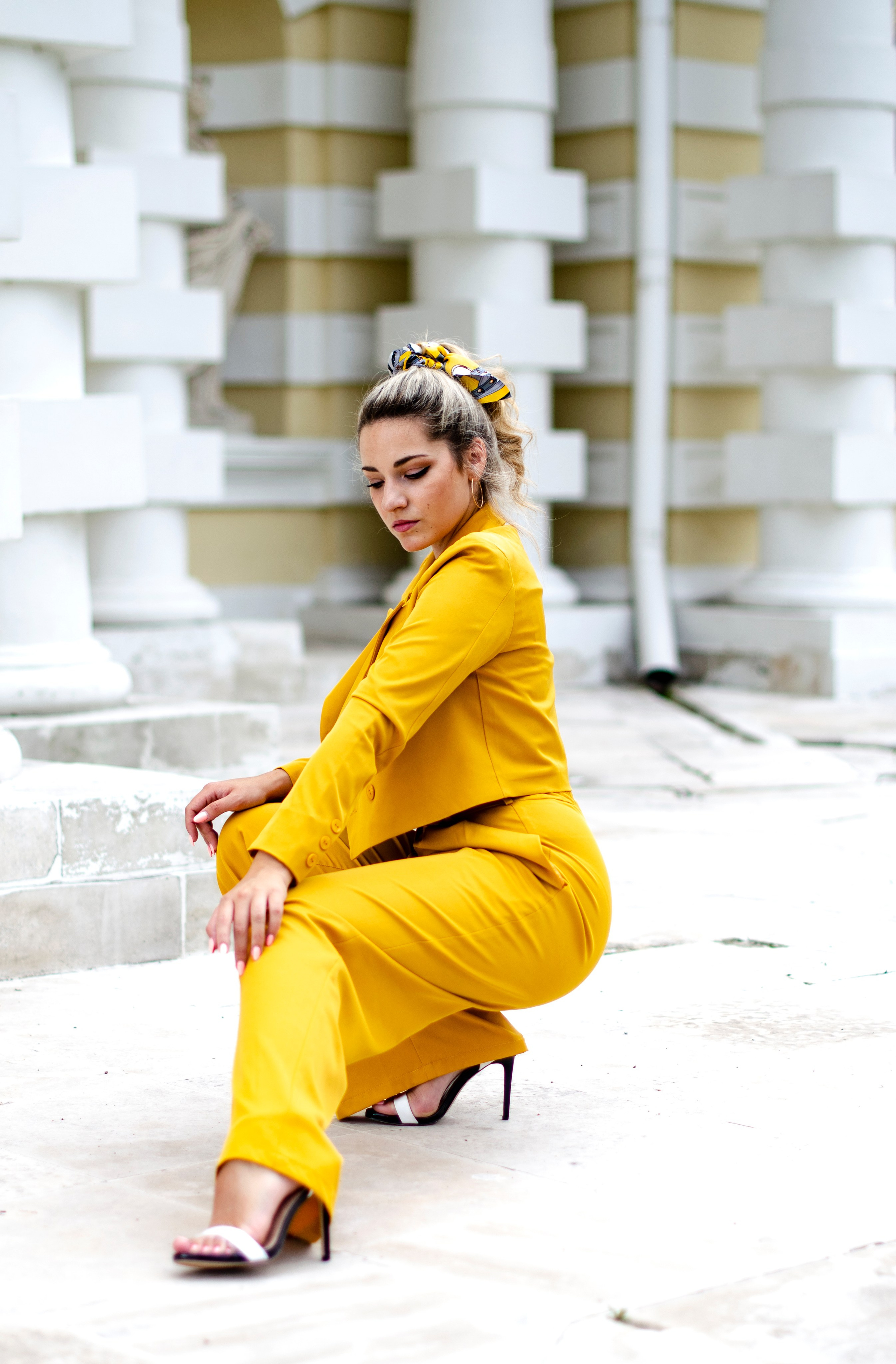 Park, woman in yellow, nature. Family, portrait, content photo in Costa Rica Evgeniya Besprozvannykh