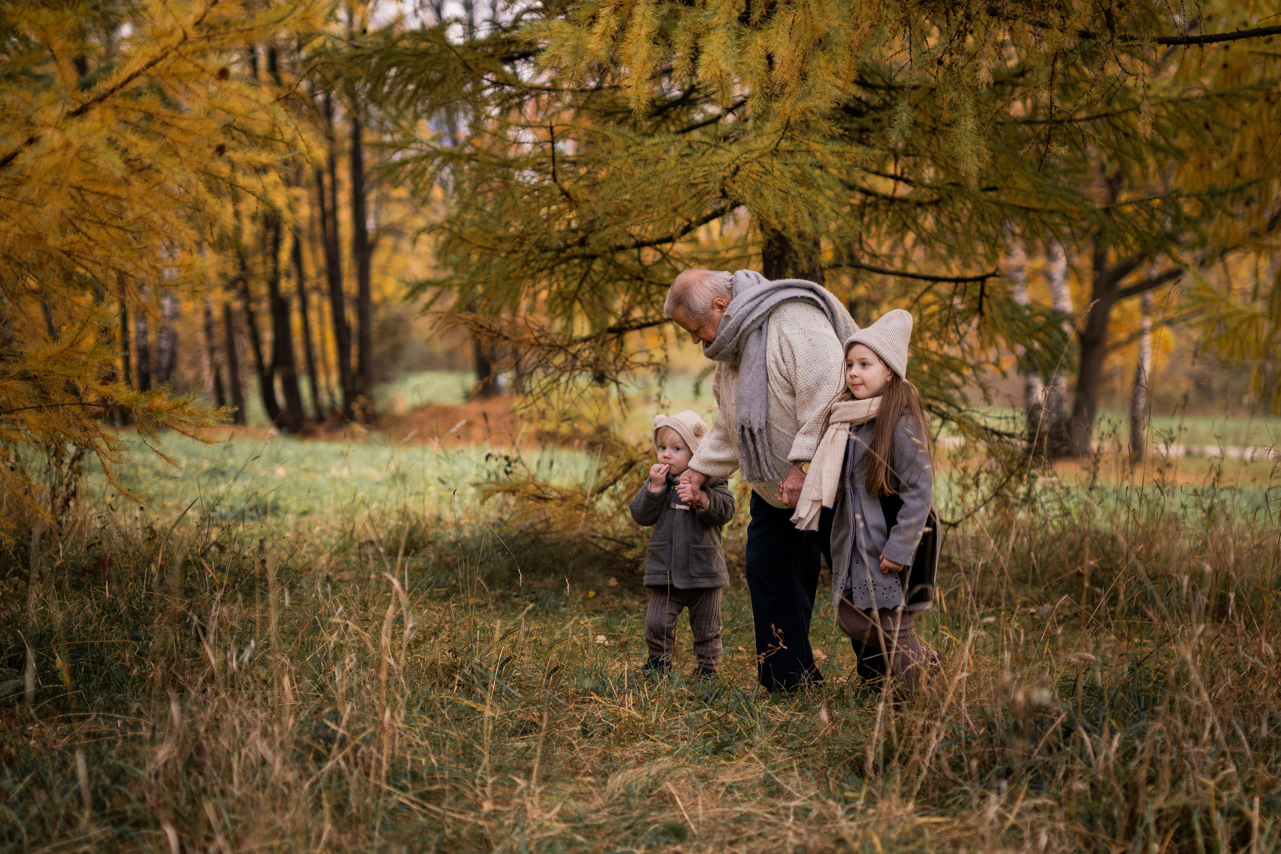 Прогулка с бабушкой и дедушкой. Семейный фотограф Ефремова Виктория