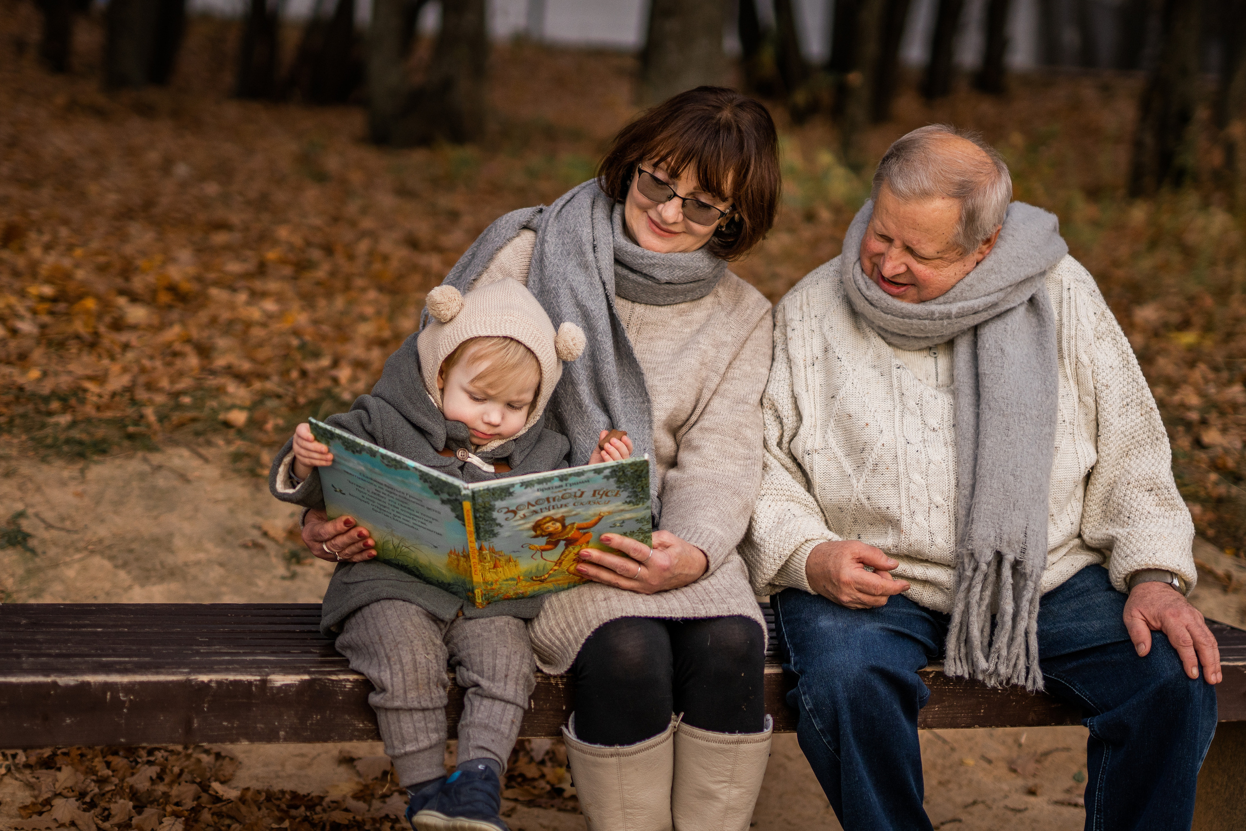 Прогулка с бабушкой и дедушкой. Семейный фотограф Ефремова Виктория