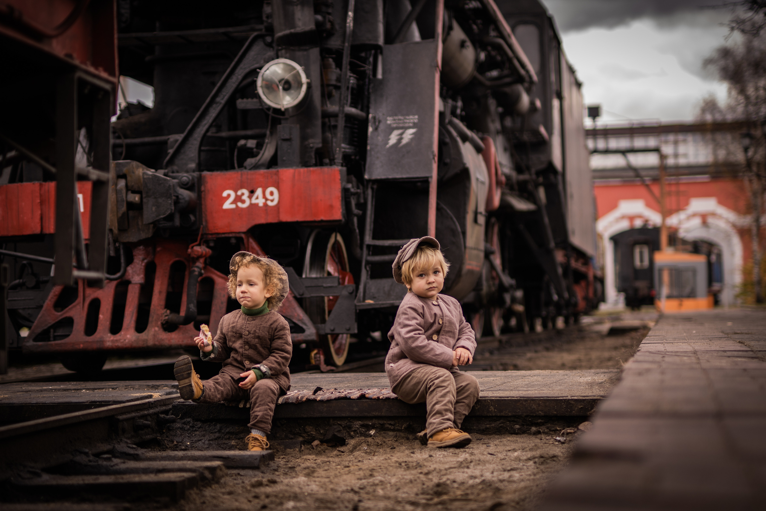 Паровозы, дети, осень. Семейный фотограф Ефремова Виктория