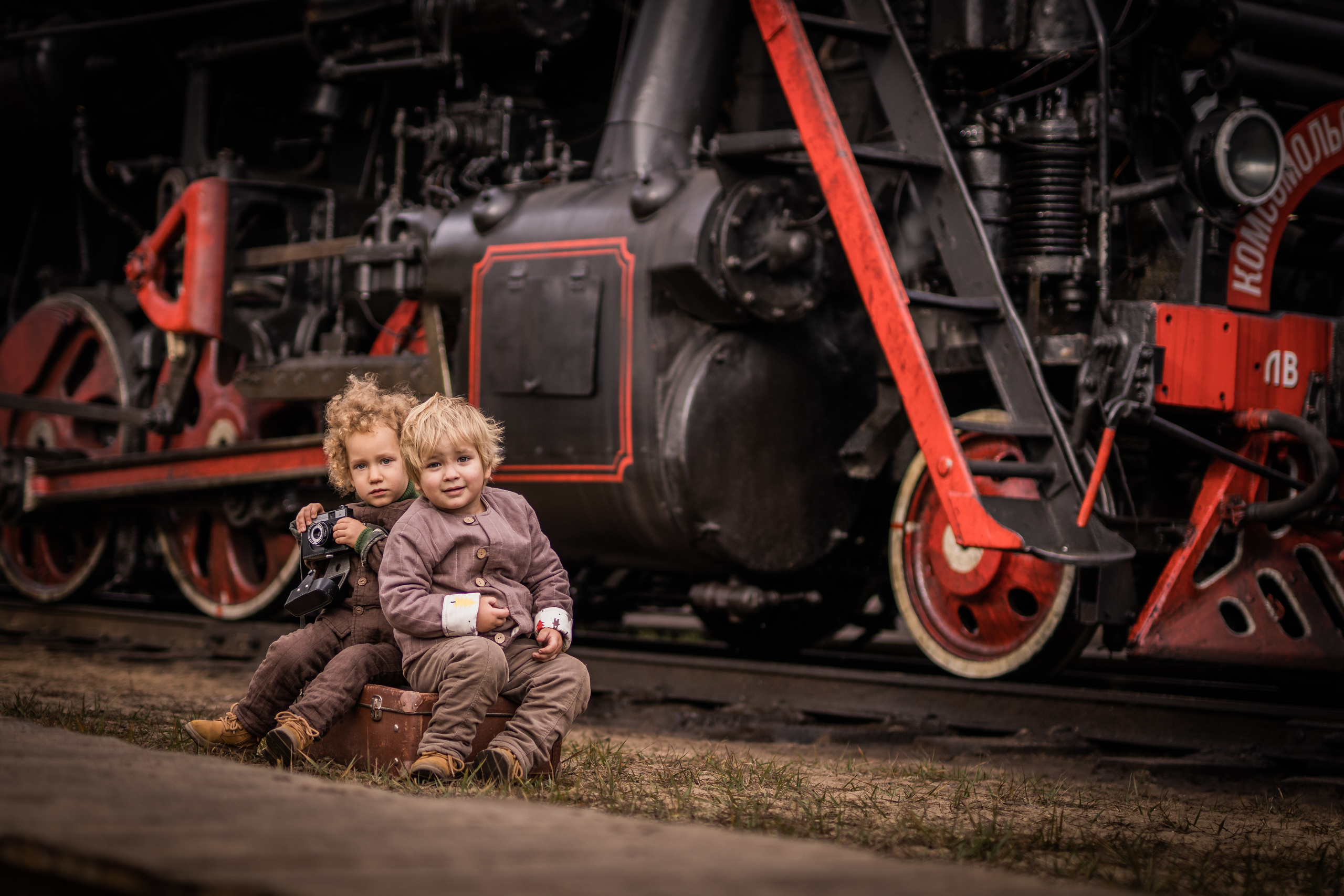 Паровозы, дети, осень. Семейный фотограф Ефремова Виктория