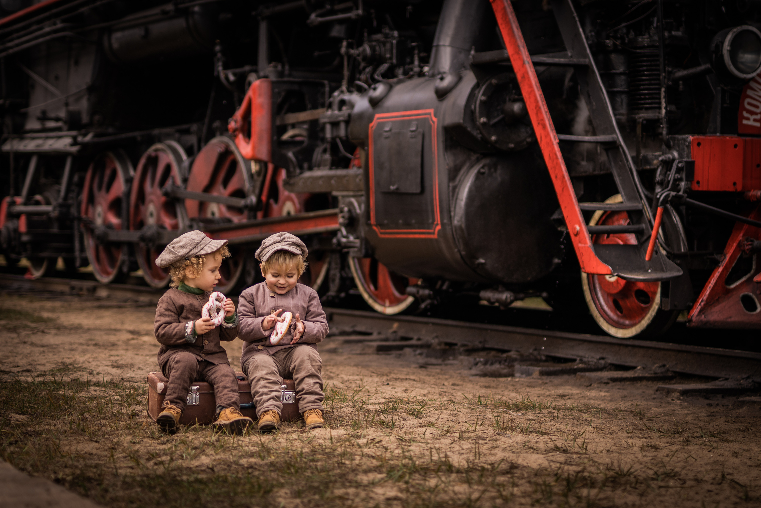 Паровозы, дети, осень. Семейный фотограф Ефремова Виктория
